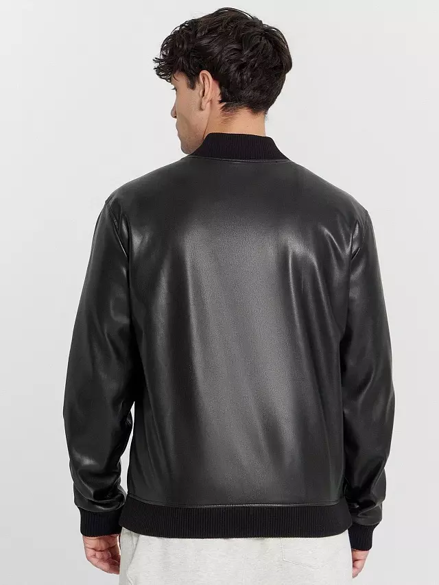 Бомбер мужской Mark Formelle 121195/1 черный 1, р-р 108-188 (54 / XXL)