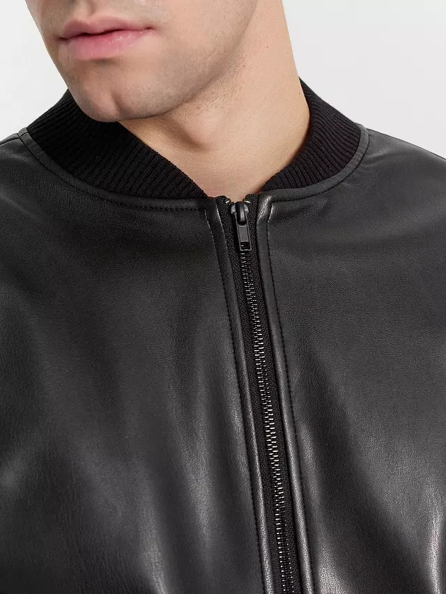 Бомбер мужской Mark Formelle 121195/1 черный 1, р-р 108-188 (54 / XXL)