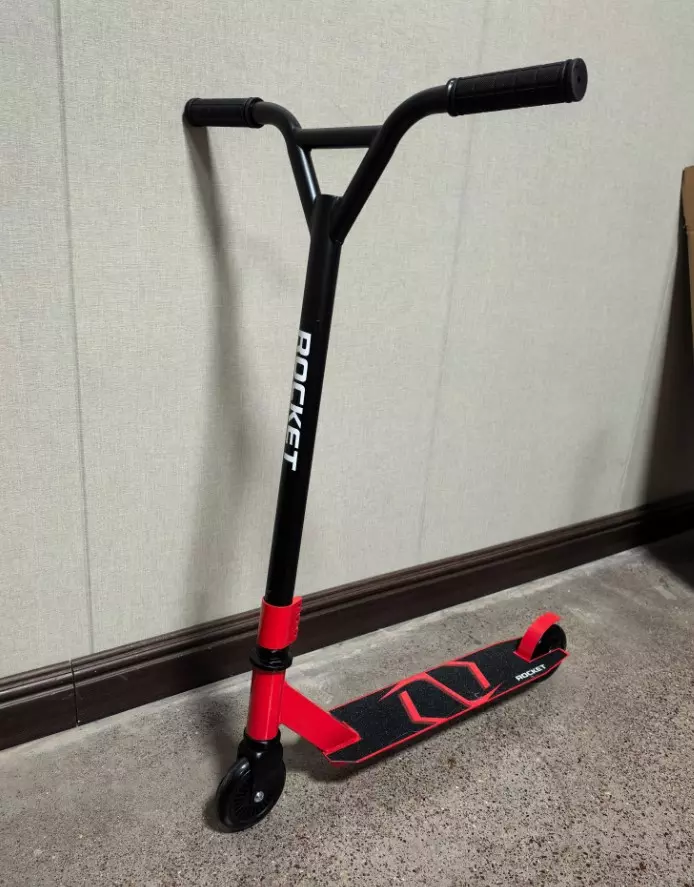 Самокат трюковый Rocket R0223 красный