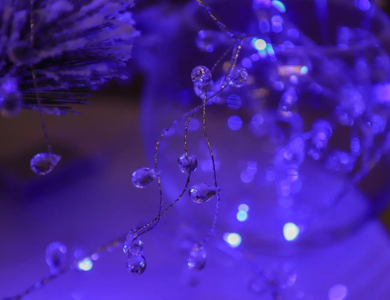 Гирлянда на батарейках Сверкающие хрусталики 1,5 м 18 ламп синий 183-0003