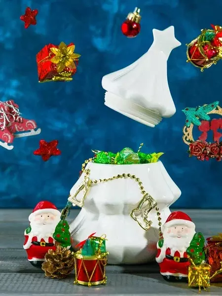 Конфетница 1,25 л, 16х16х24 см &quot;Новогодняя елка&quot; фарфор, с крышкой с сил.уплотнитель, 950169