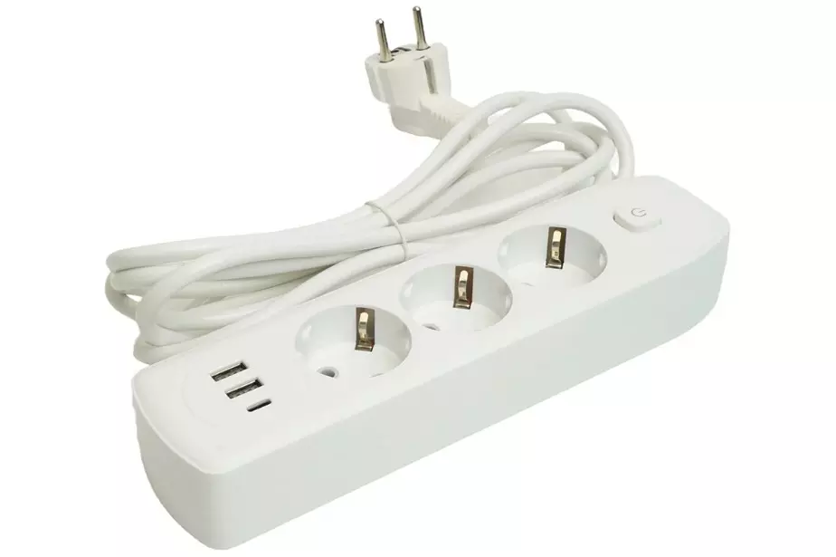 Удлинитель бытовой STEKKER 3 розетки с заземлением +2 USB +Type-C ПВС 3x1мм 3м 2500Вт с выключателем