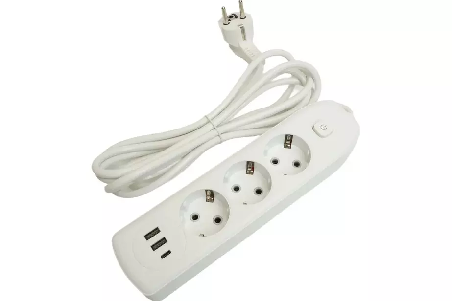 Удлинитель бытовой STEKKER 3 розетки с заземлением +2 USB +Type-C ПВС 3x1мм 3м 2500Вт с выключателем