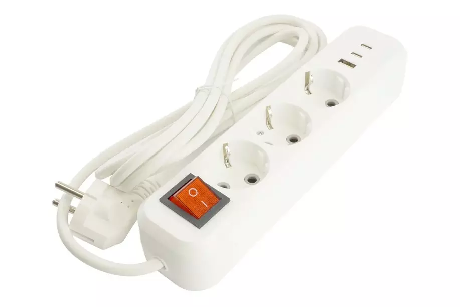 Удлинитель бытовой STEKKER 3 розетки с заземлением +USB +2 Type-C ПВС 3x1мм 5м 3520Вт с выключателем