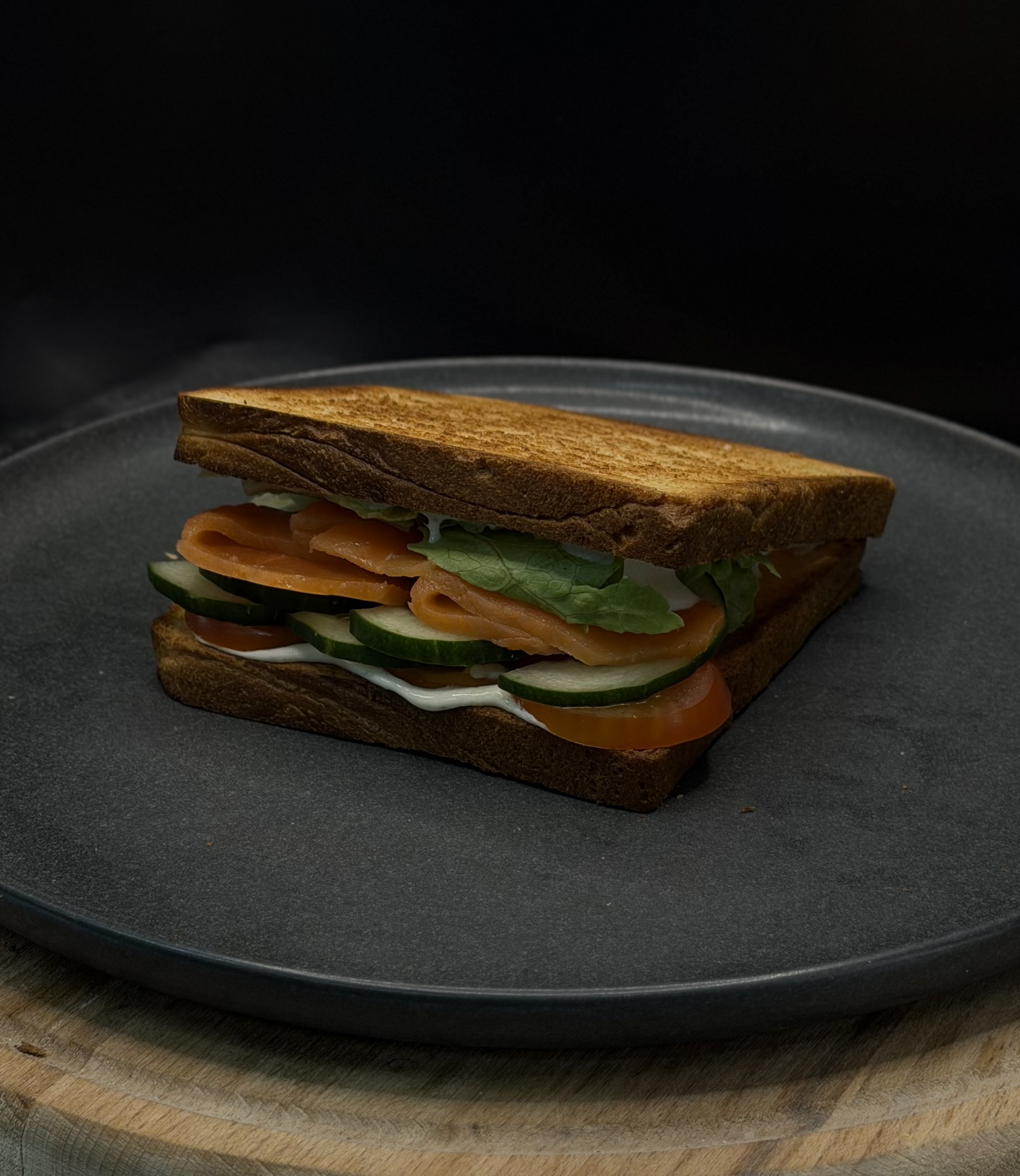 Сэндвич Лосось пармезан