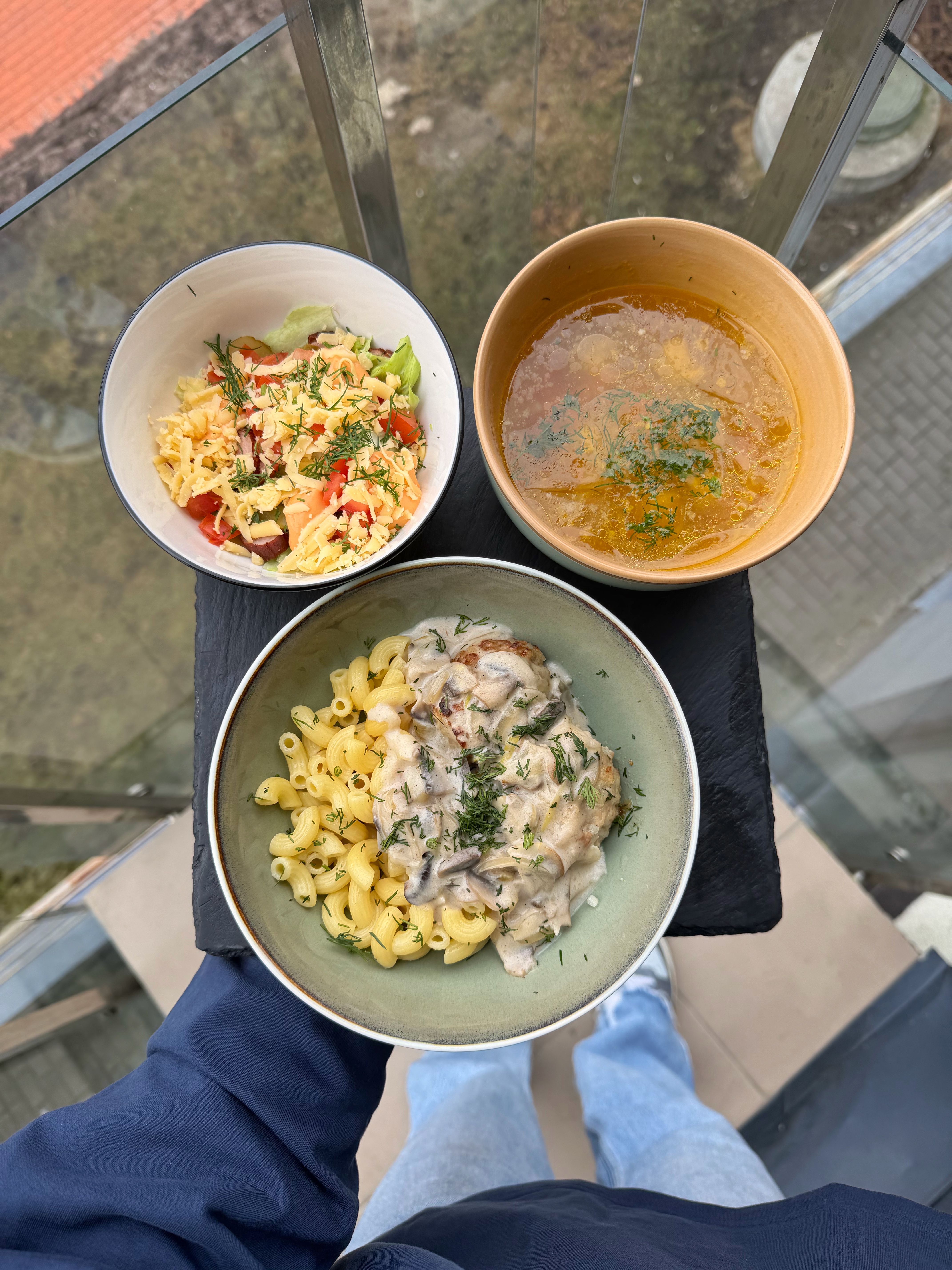 Ланч с 12:00-16:00 с понедельника по пятницу