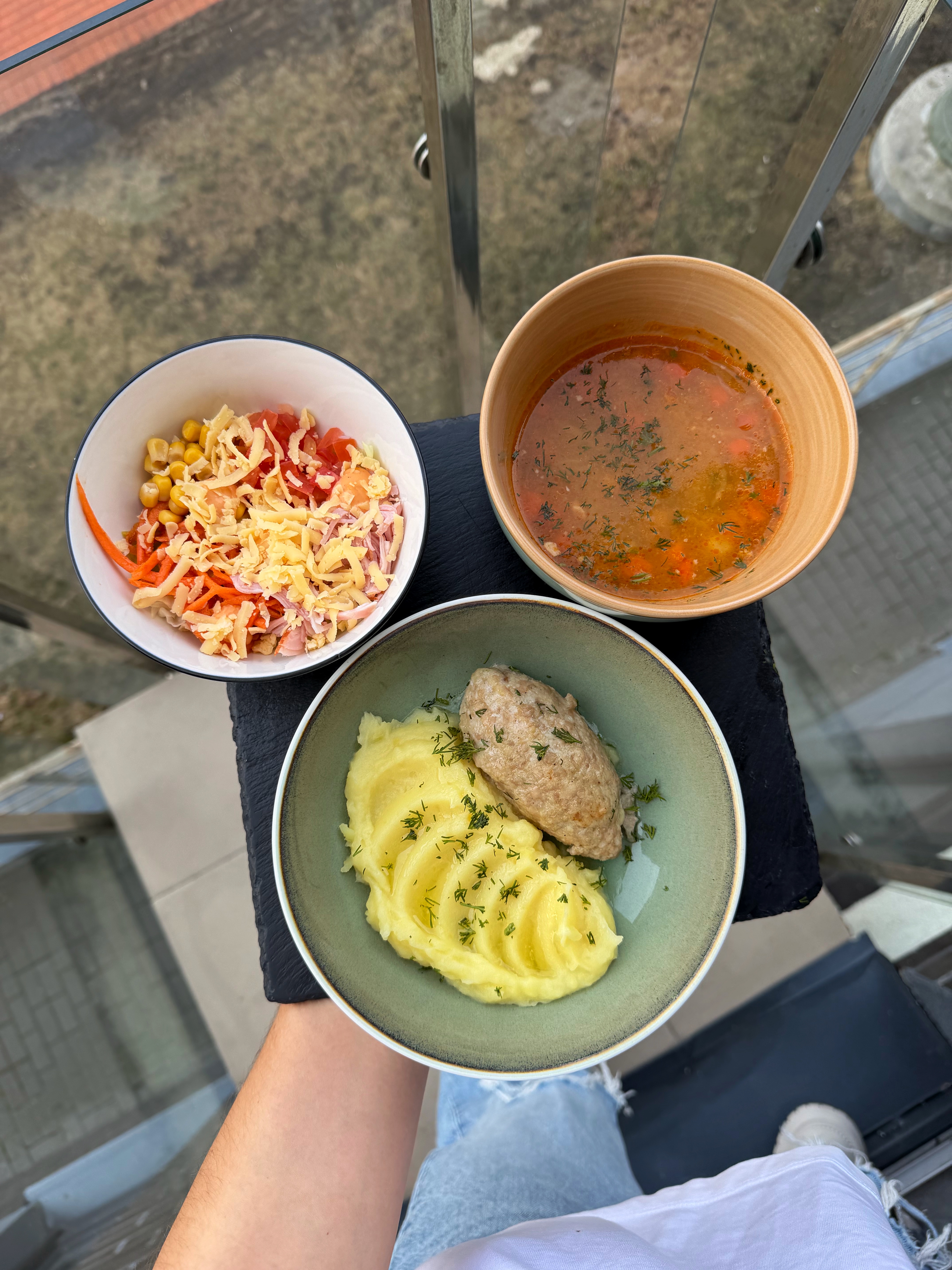 Ланч с 12:00-16:00 с понедельника по пятницу