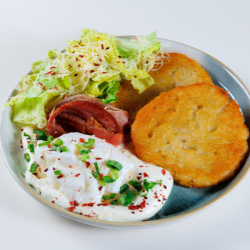 Драники с беконом и яйцом пашот