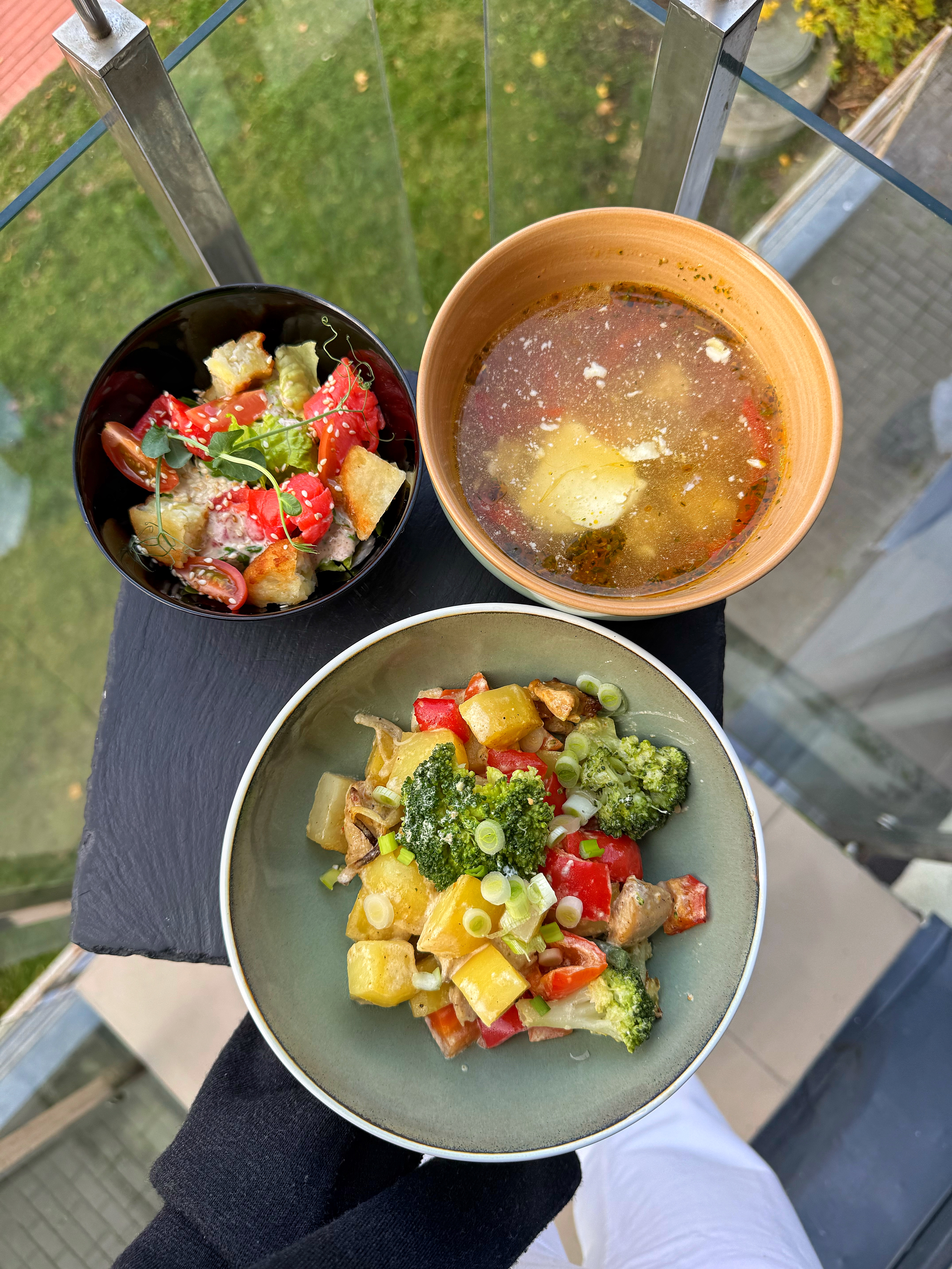 Ланч с 12:00-17:00 с понедельника по пятницу