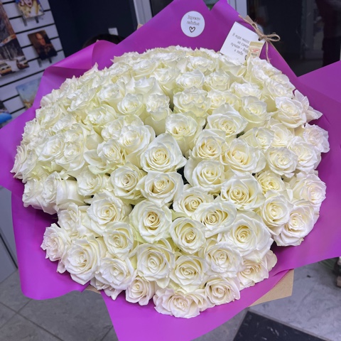 Букет крупных белых роз 101 штука 60 см