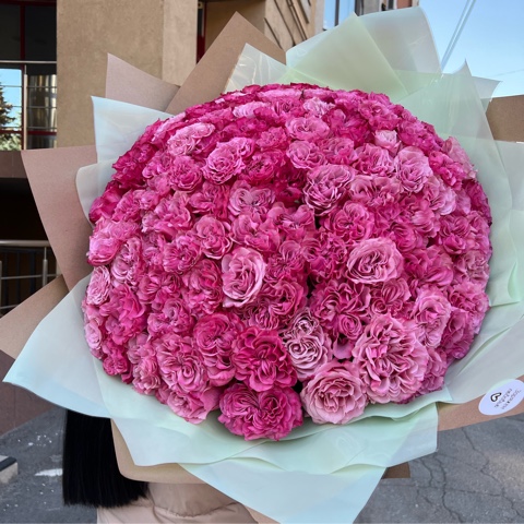 Букет крупных розовых роз 101 штука 60 см