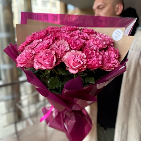 Букет крупных розовых роз 25 штук 60 см