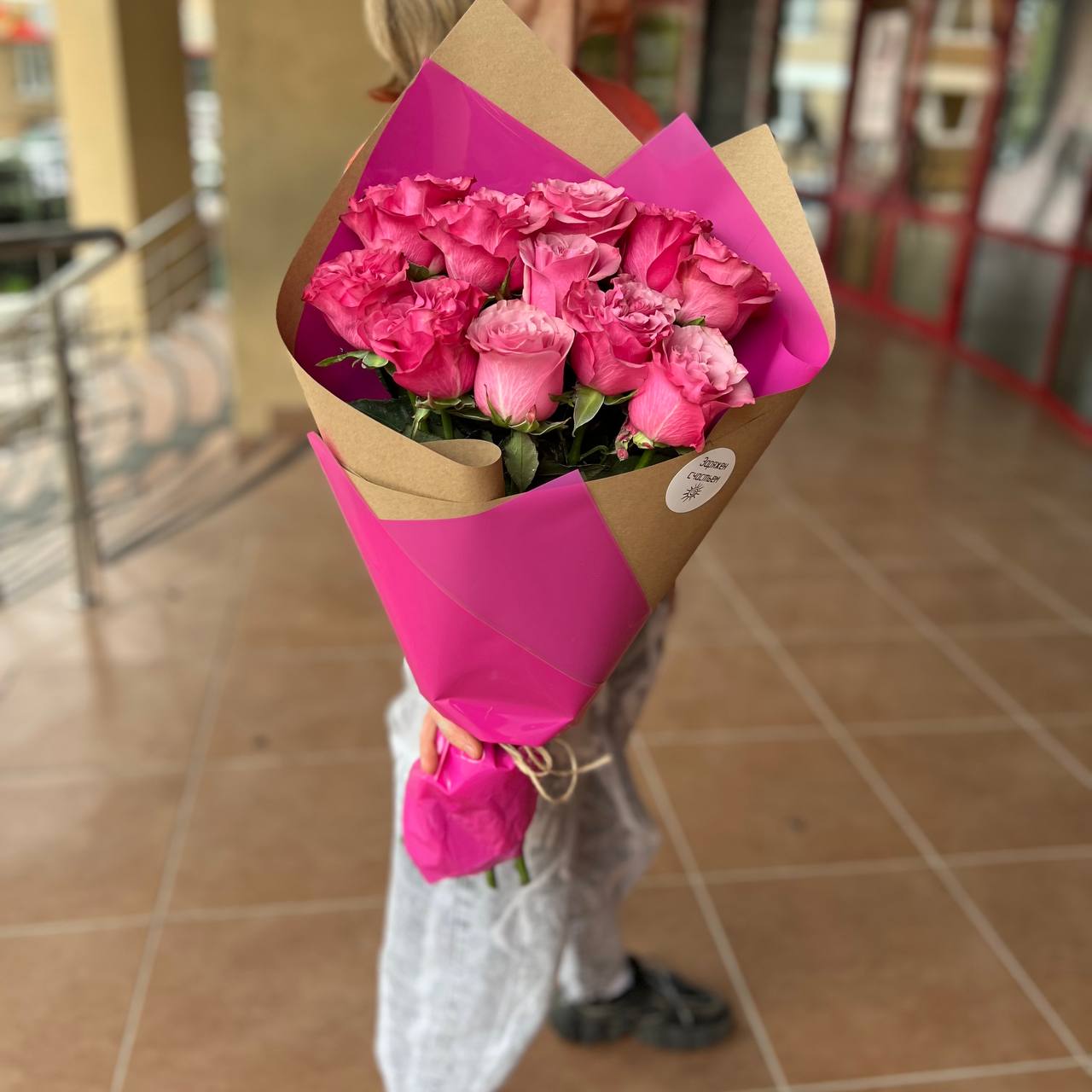 Букет крупных розовых роз 11 штук 60 см