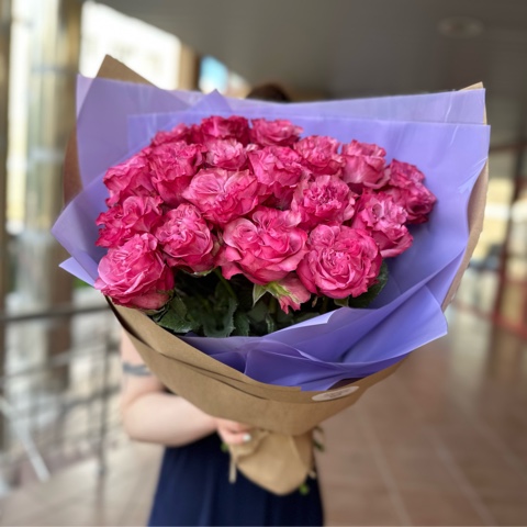 Букет крупных розовых роз 25 штук 60 см