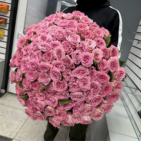 Букет крупных розовых роз 101 штука 60 см