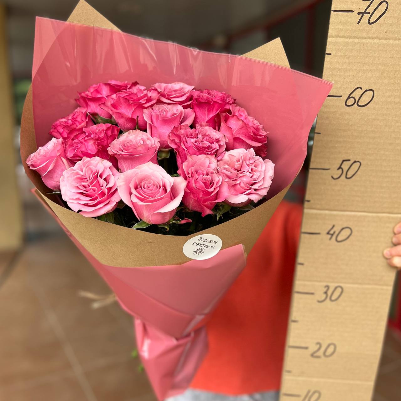 Букет крупных розовых роз 15 штук 60 см