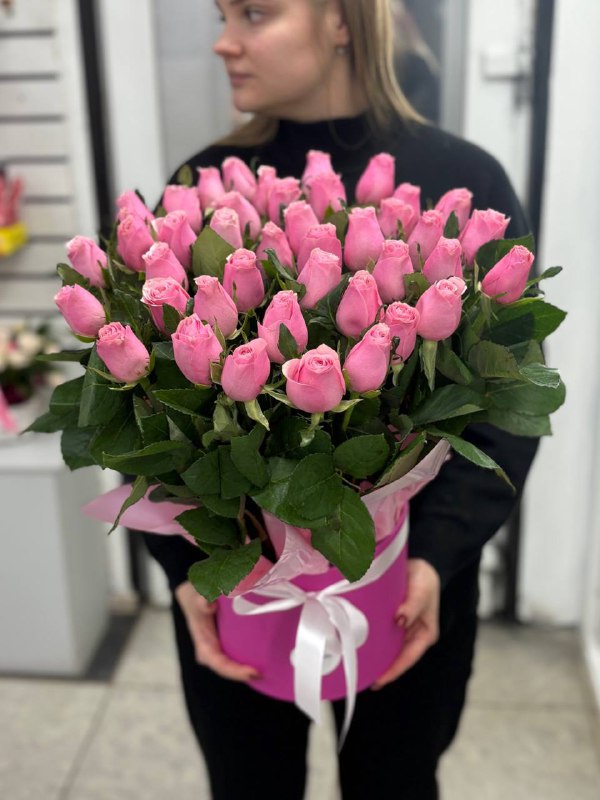 51 роза в коробке