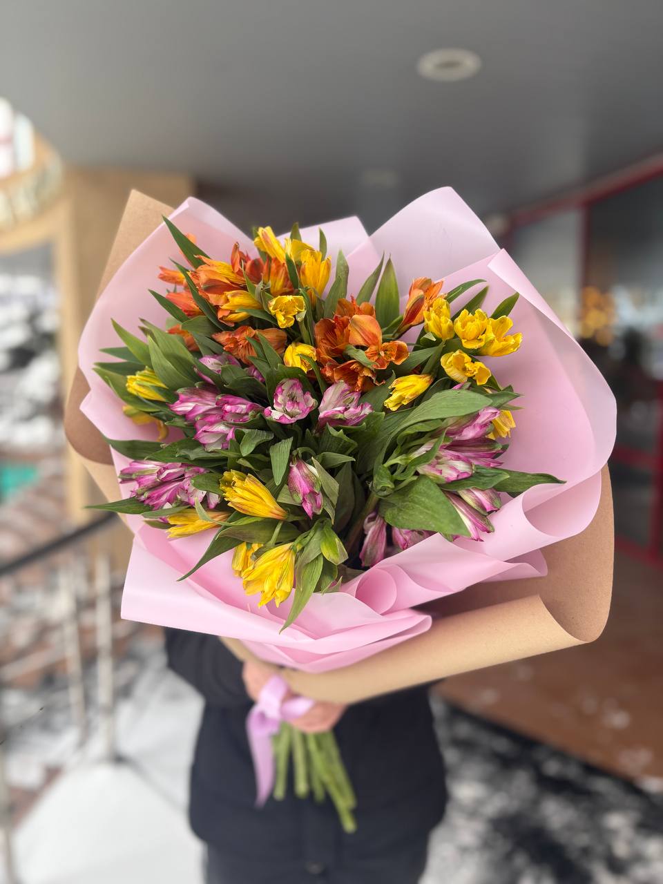 Букет из альстромерий