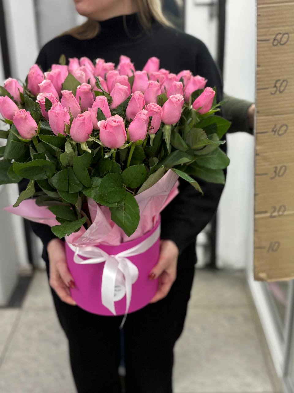 51 роза в коробке