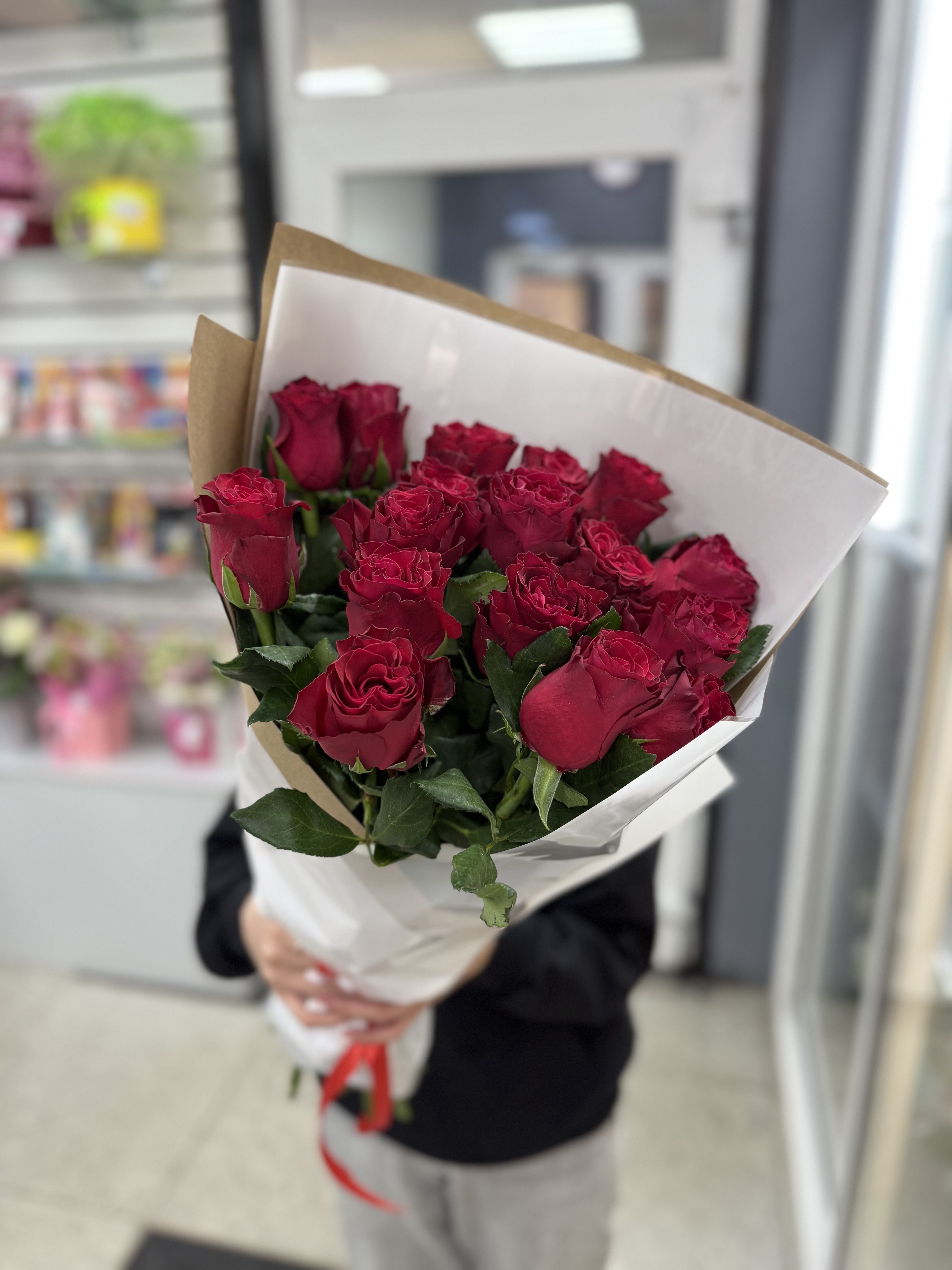 15 крупных роз Эквадор 60 см