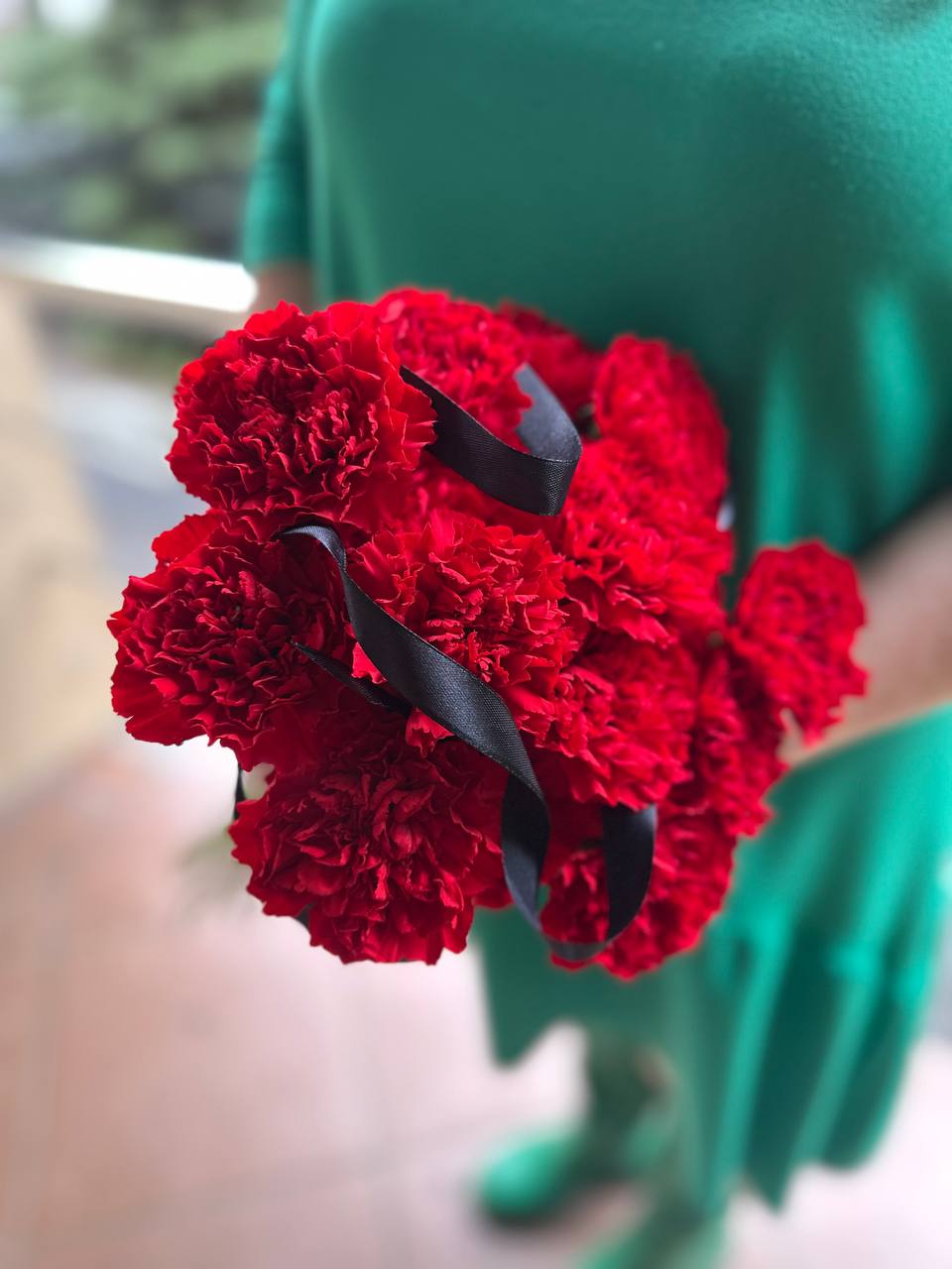 Красные гвоздикии - 20 шт