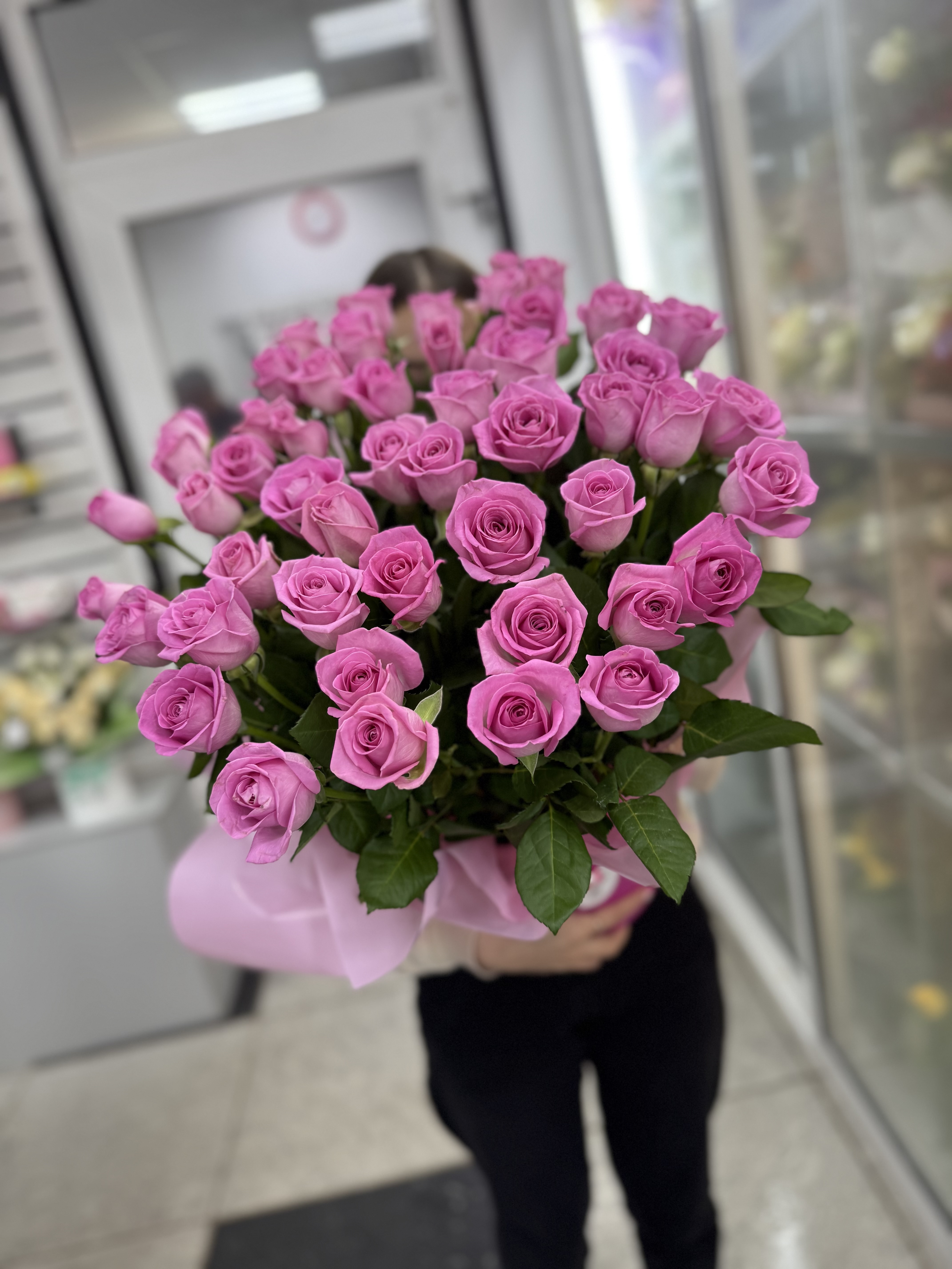 51 роза в коробке