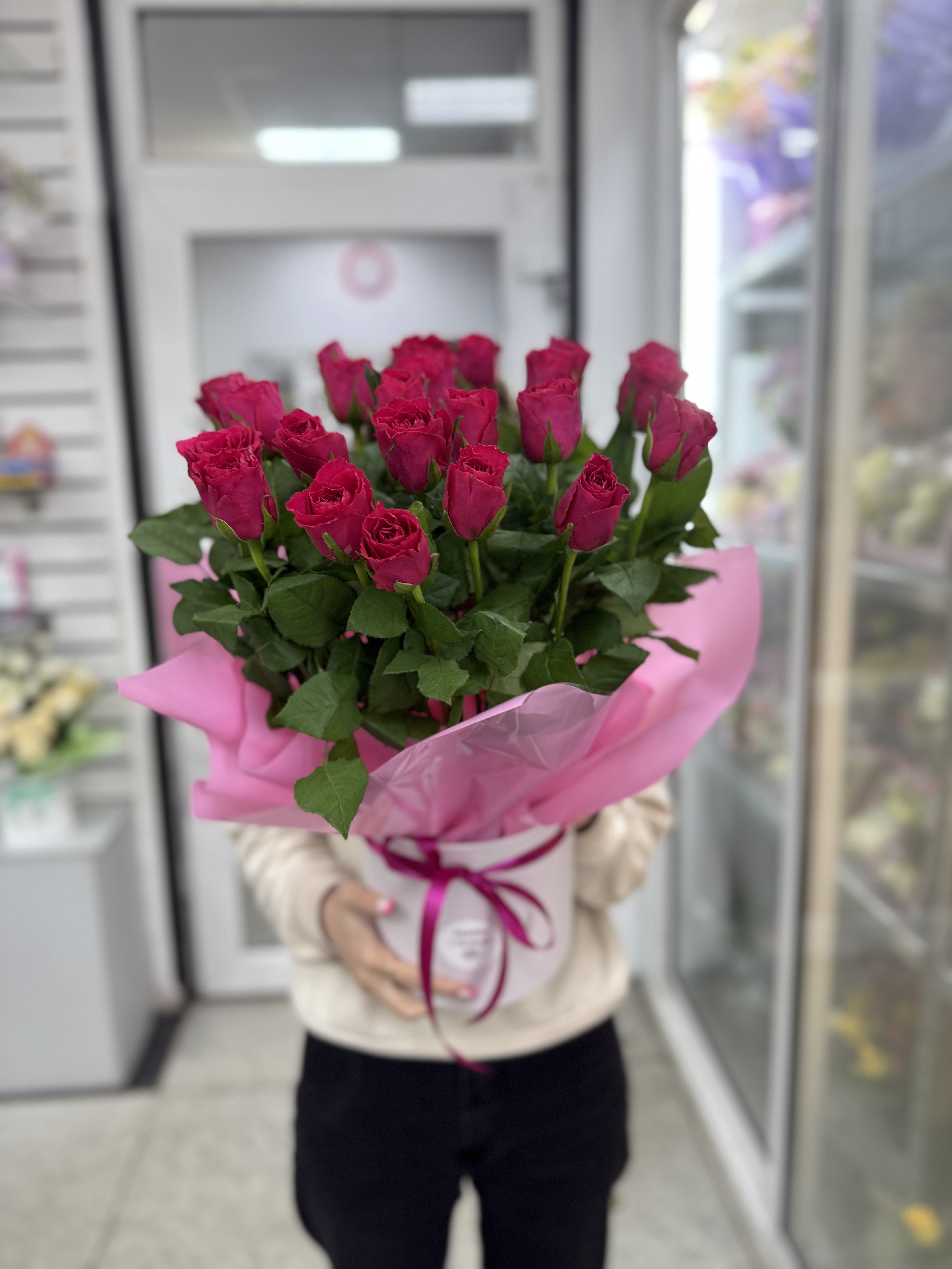 25 роз в коробке