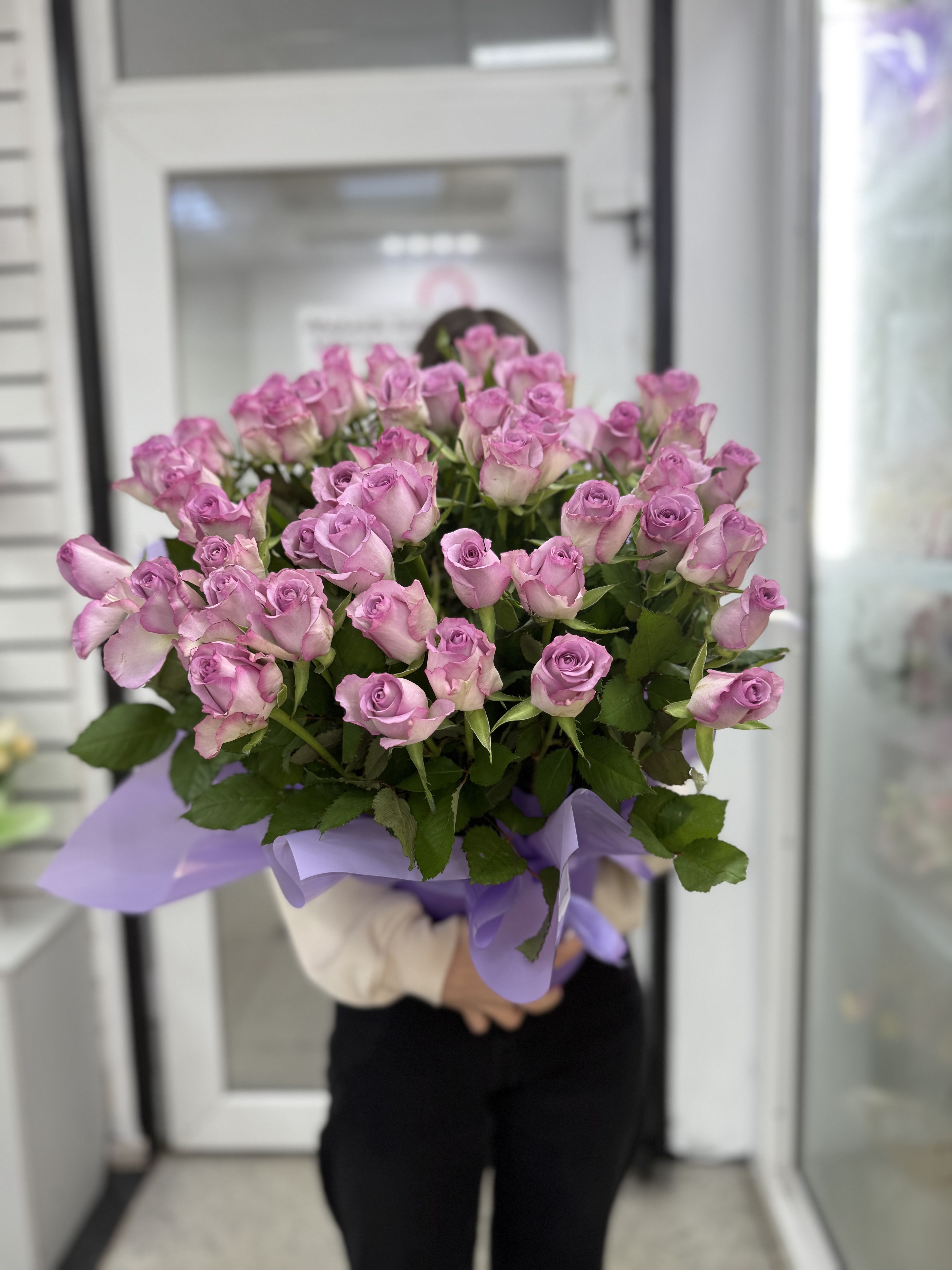 51 роза в коробке