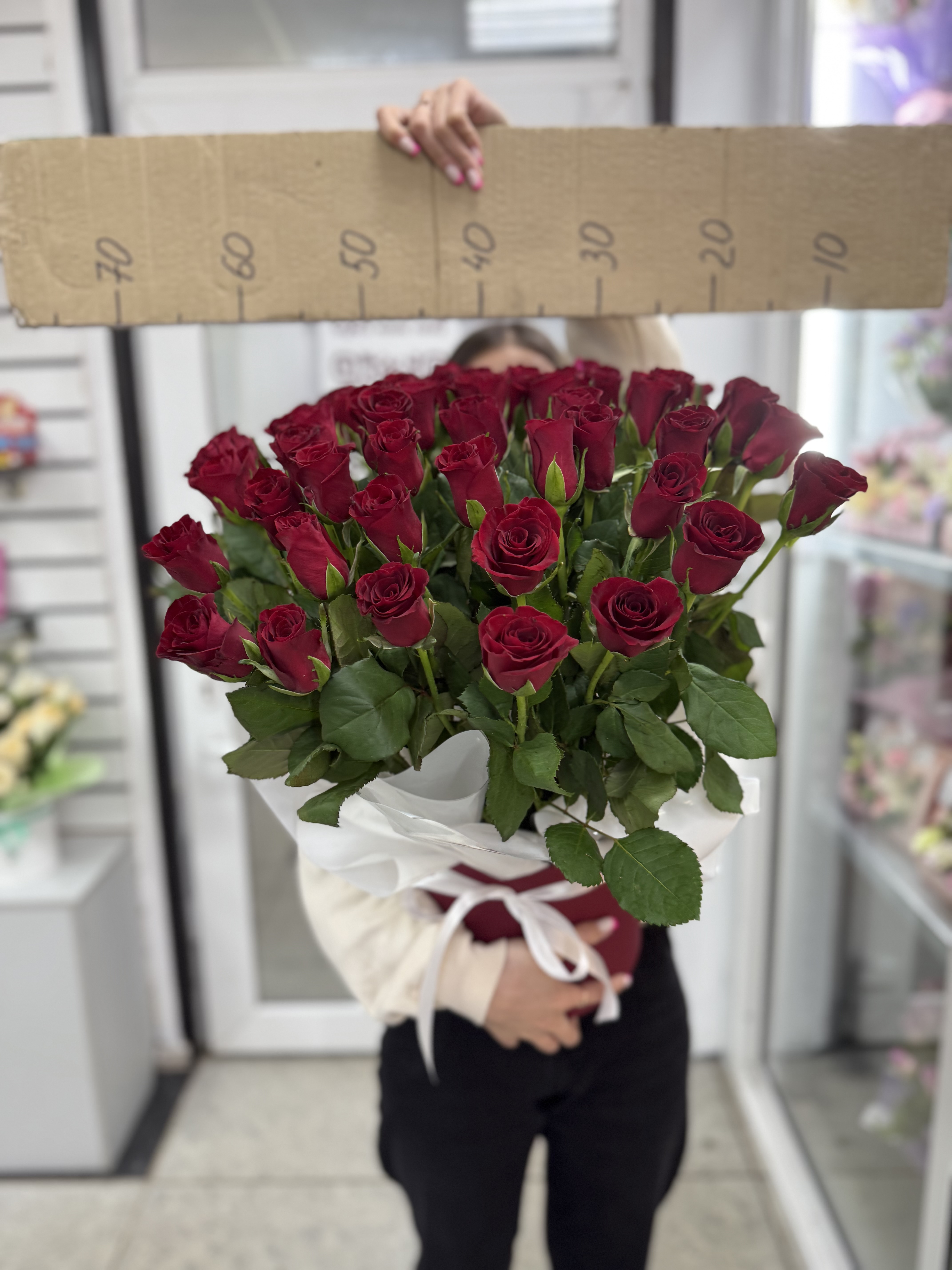 51 роза в коробке