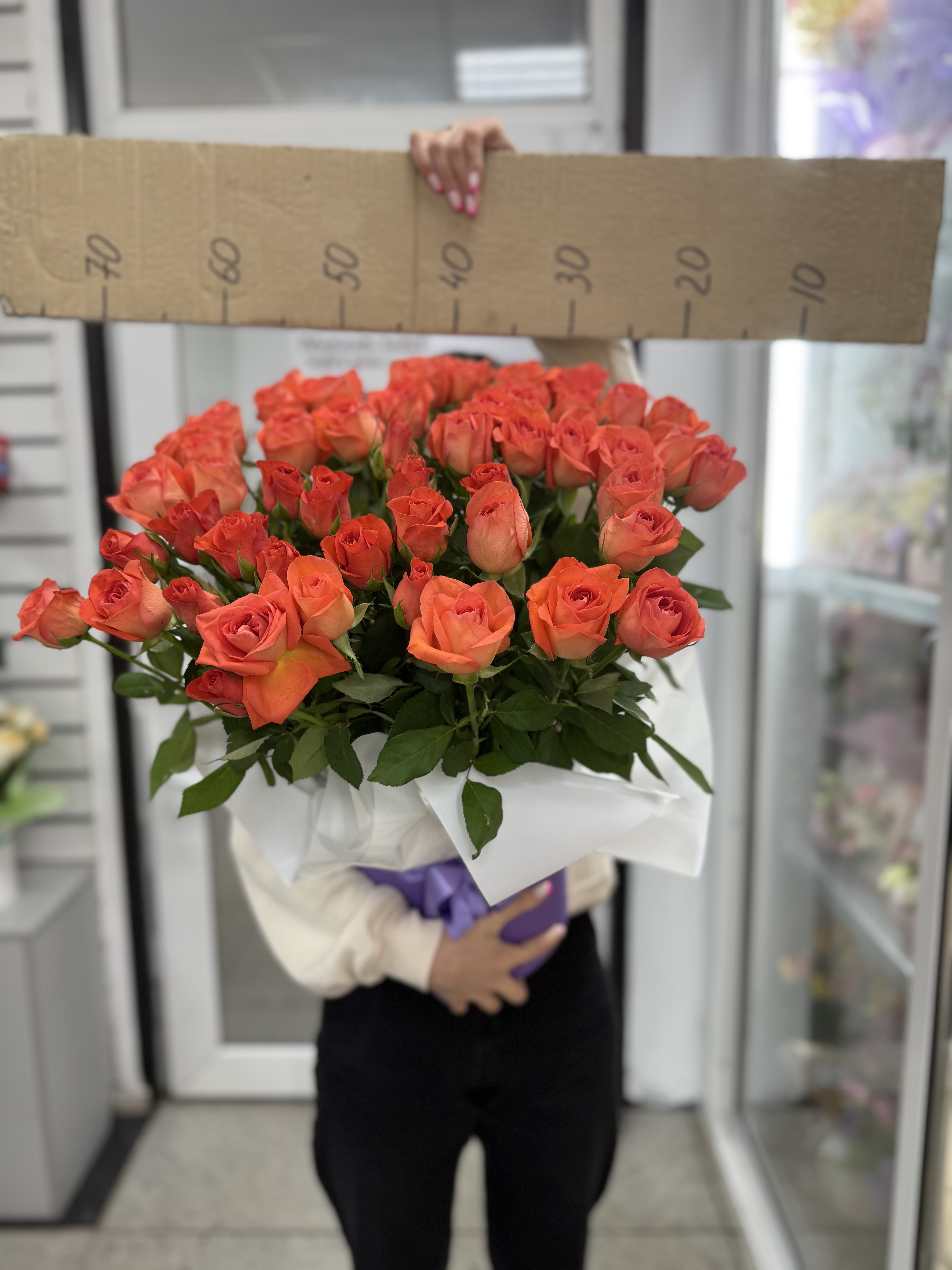 51 роза в коробке