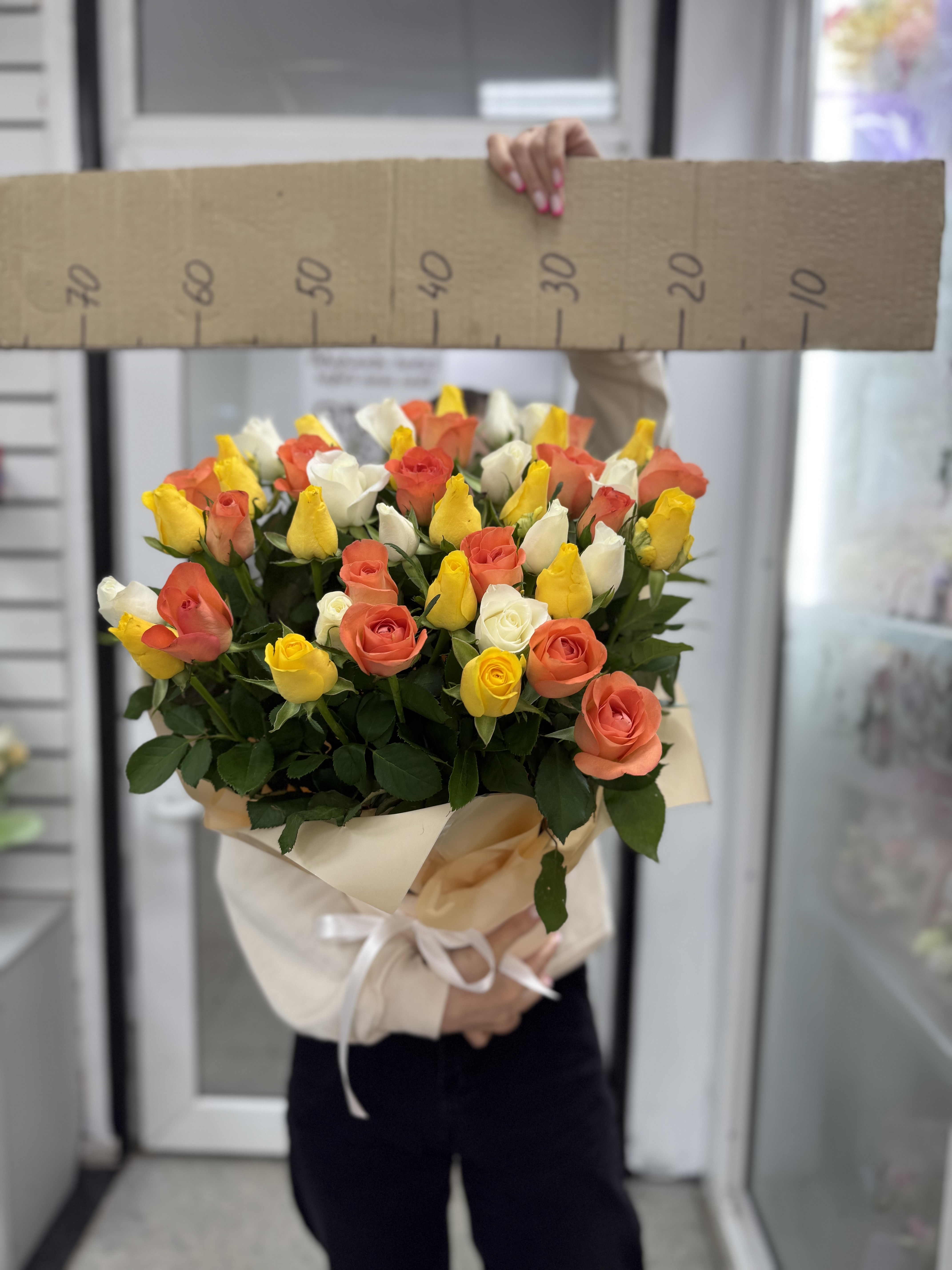 51 роза в коробке