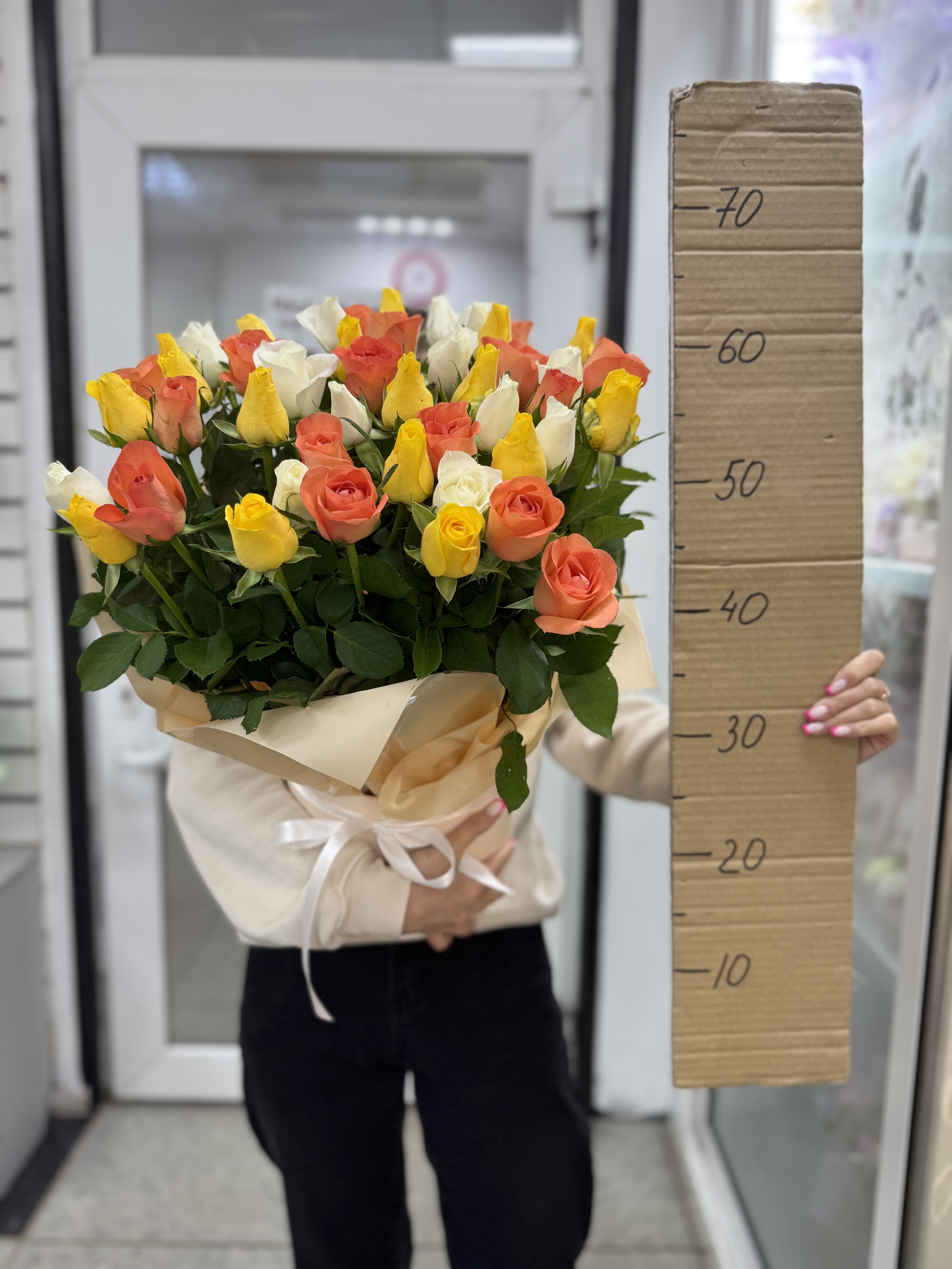 51 роза в коробке