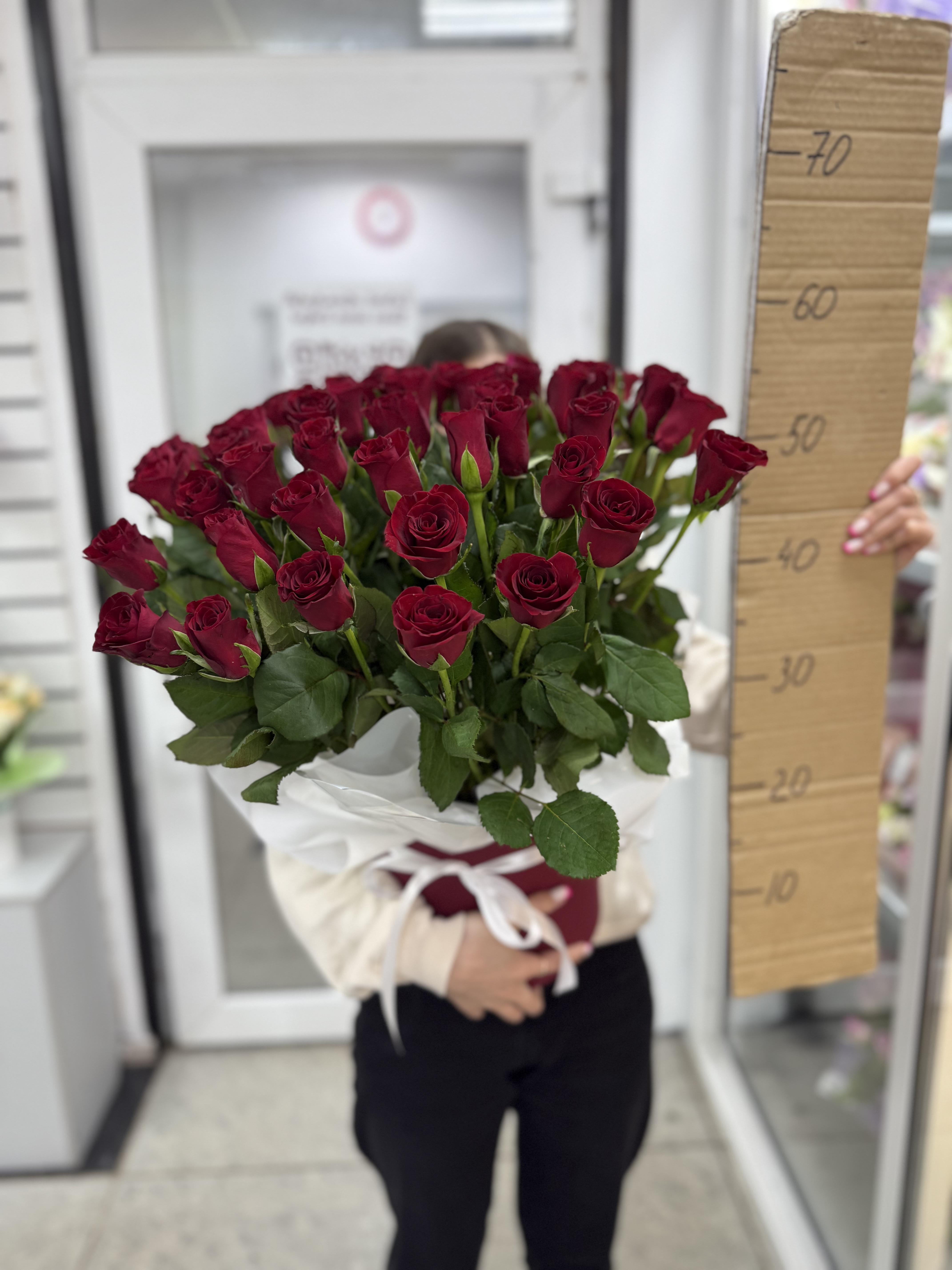 51 роза в коробке