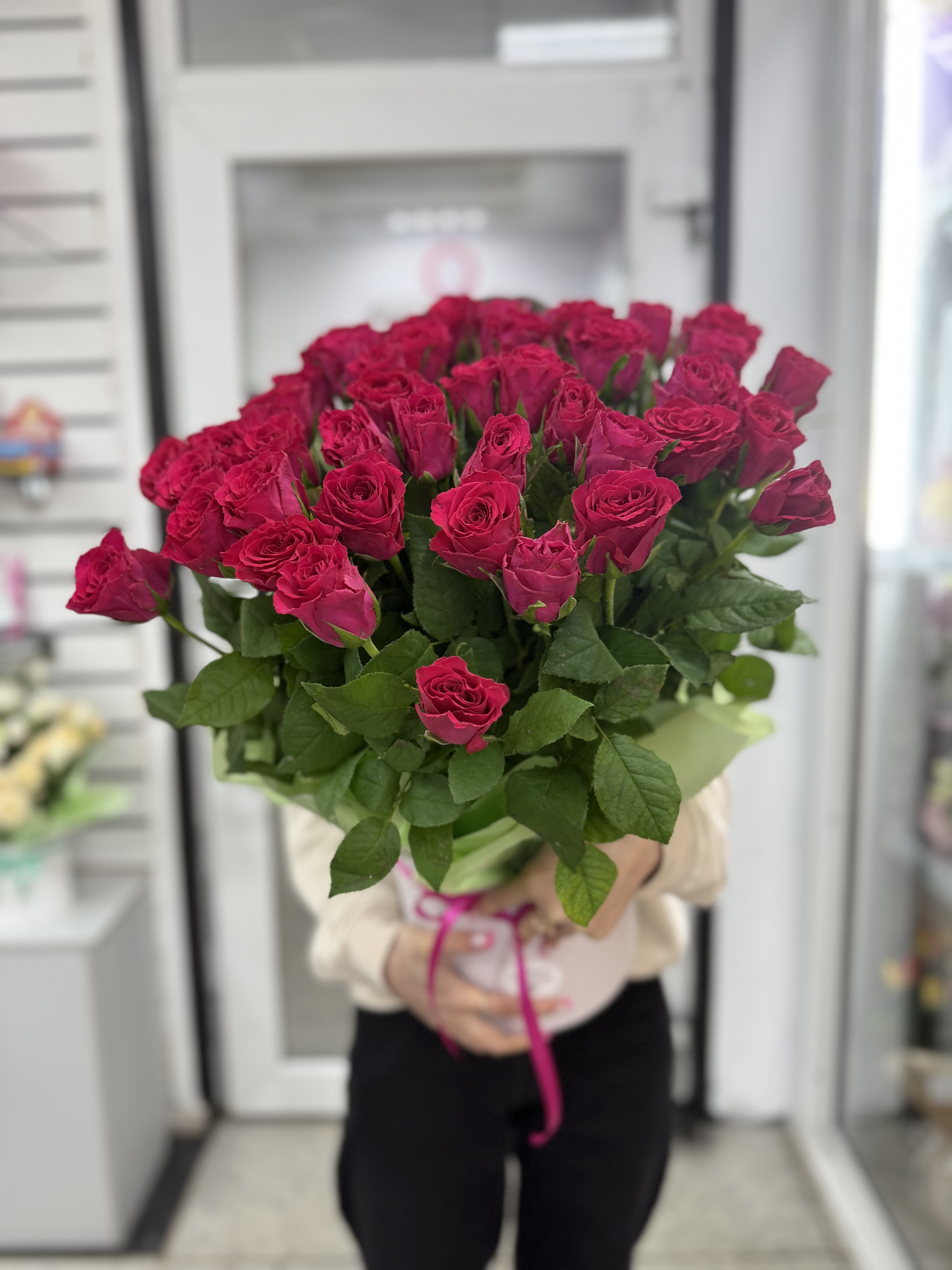 51 роза  в коробке