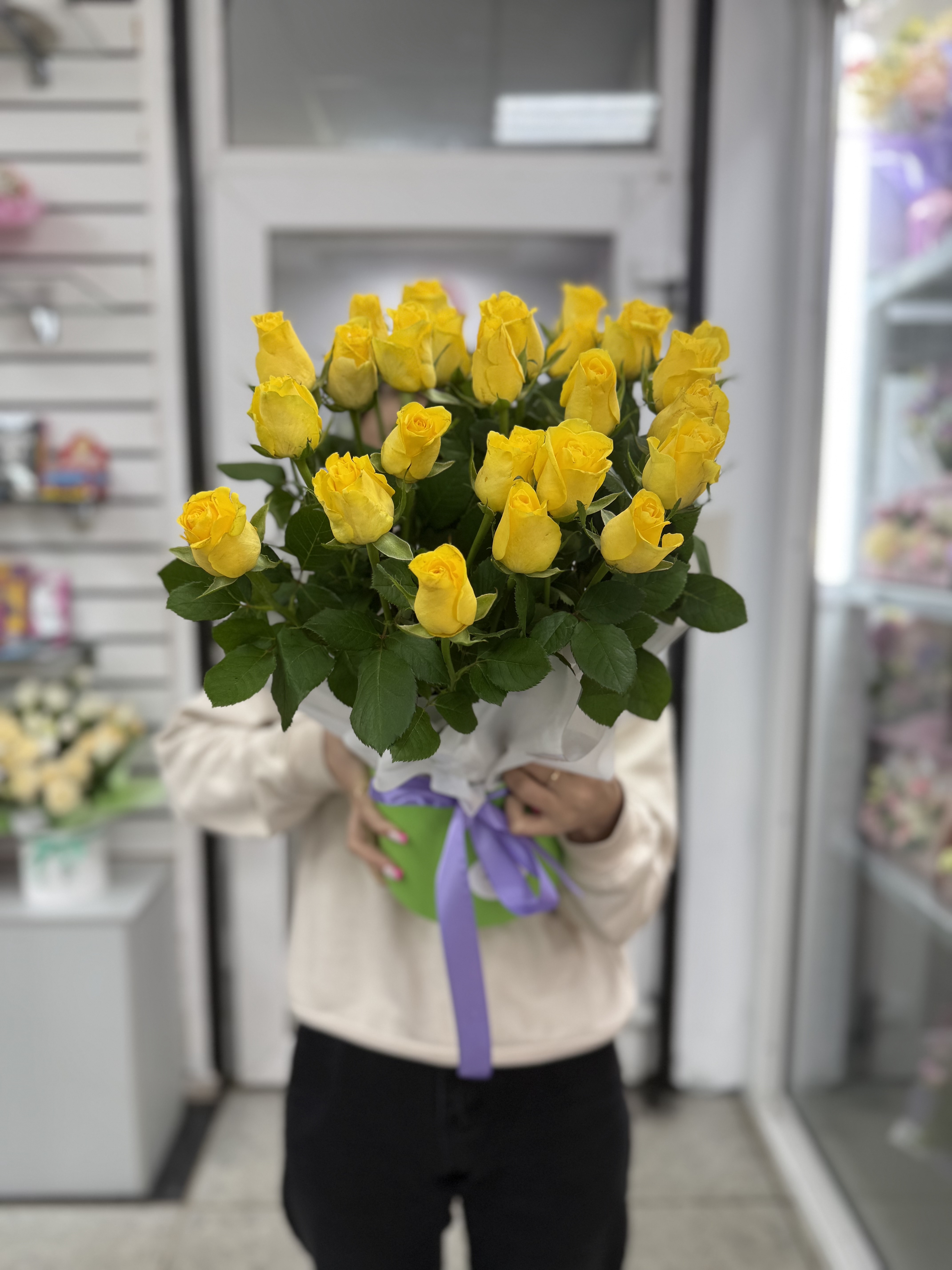25 роз в коробке