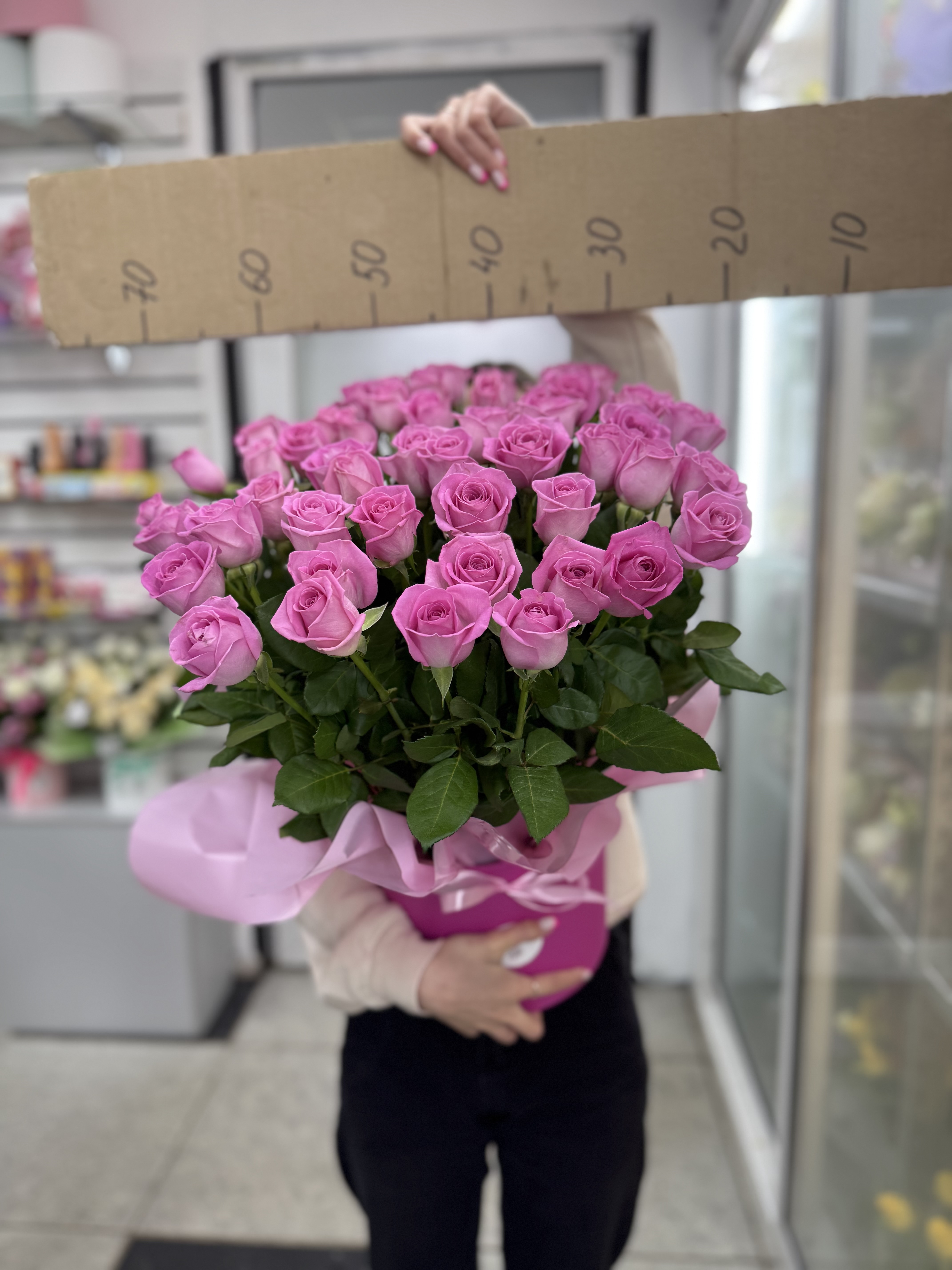 51 роза в коробке