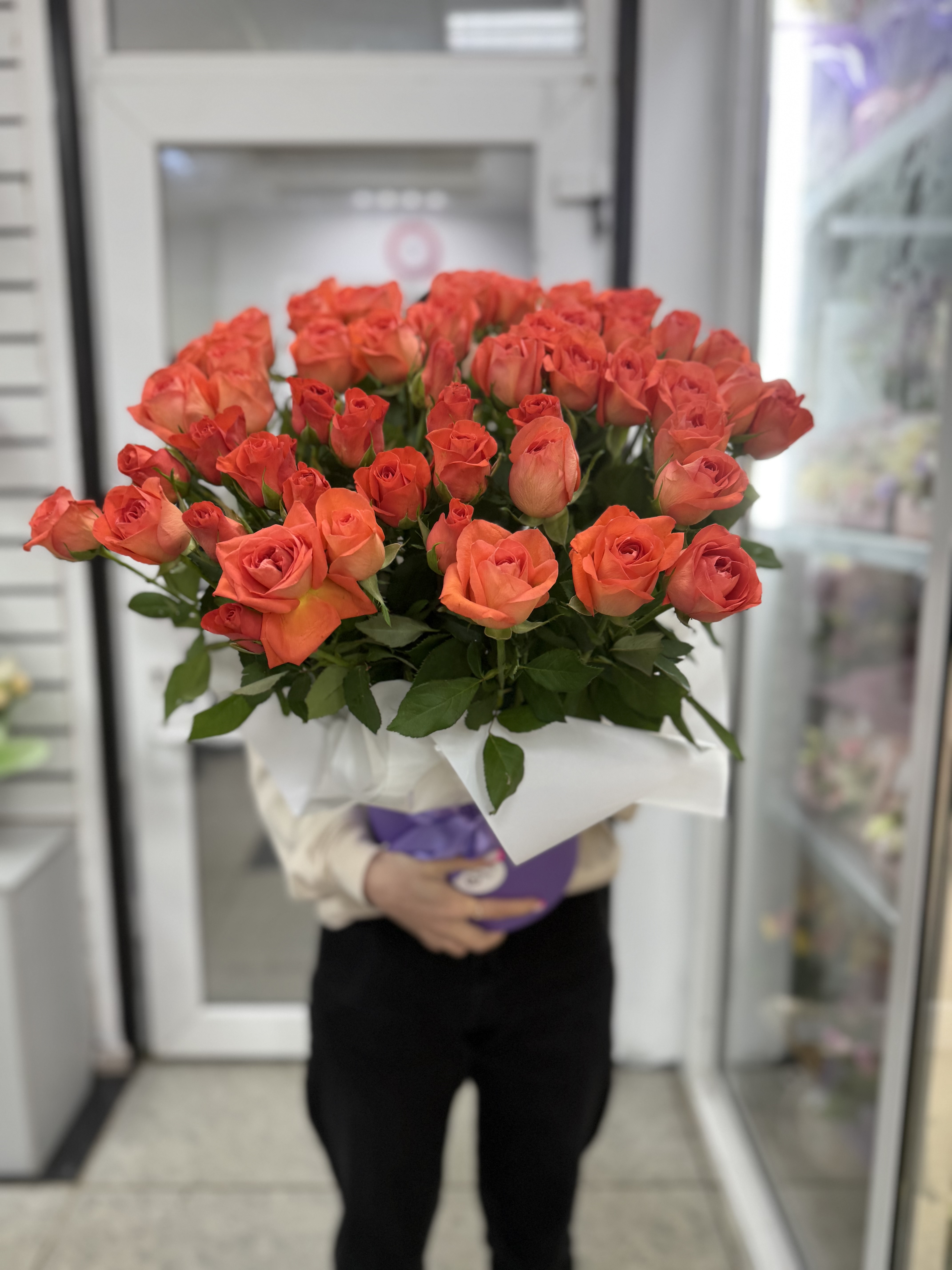 51 роза в коробке