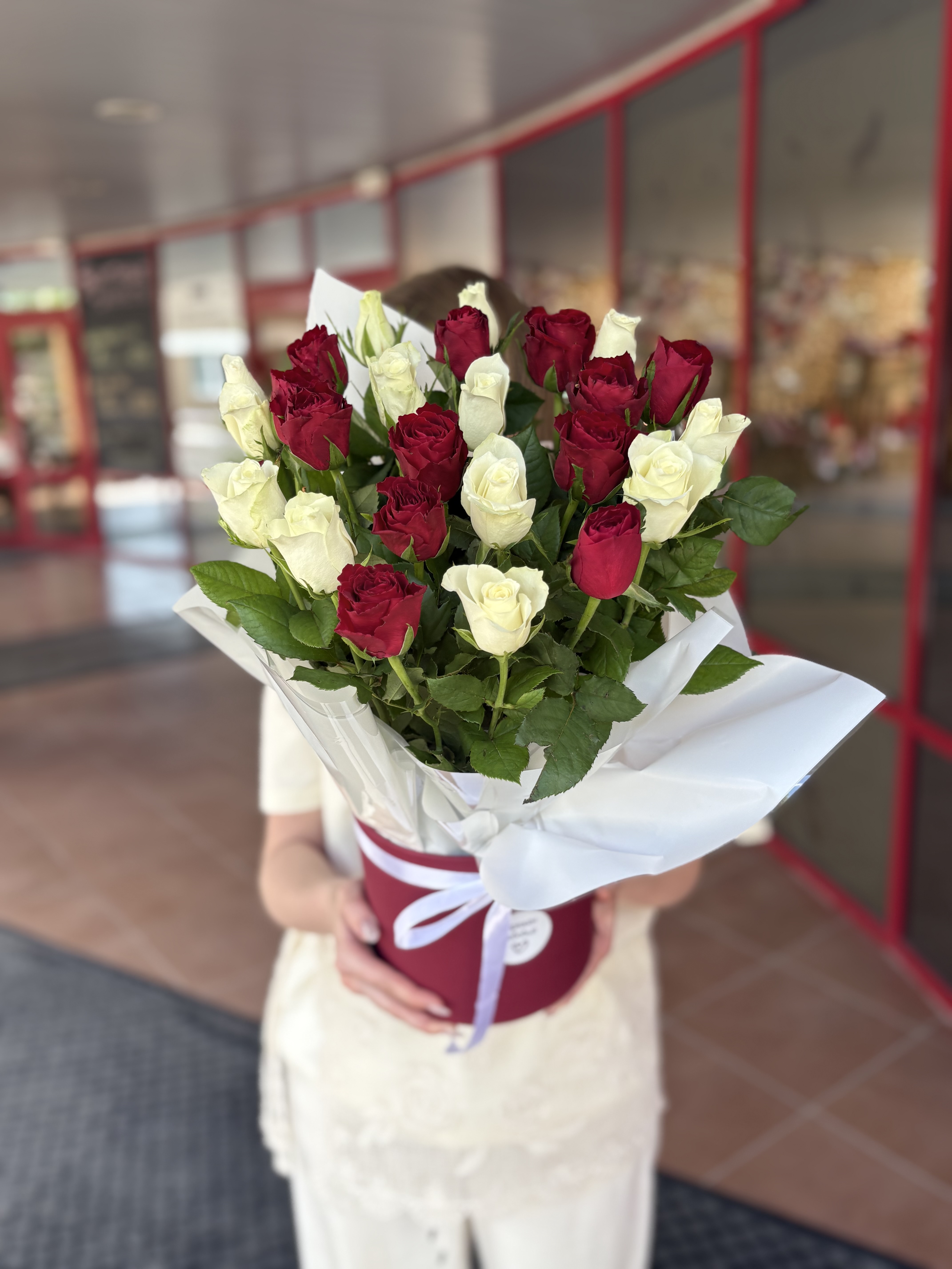 25 роз в коробке