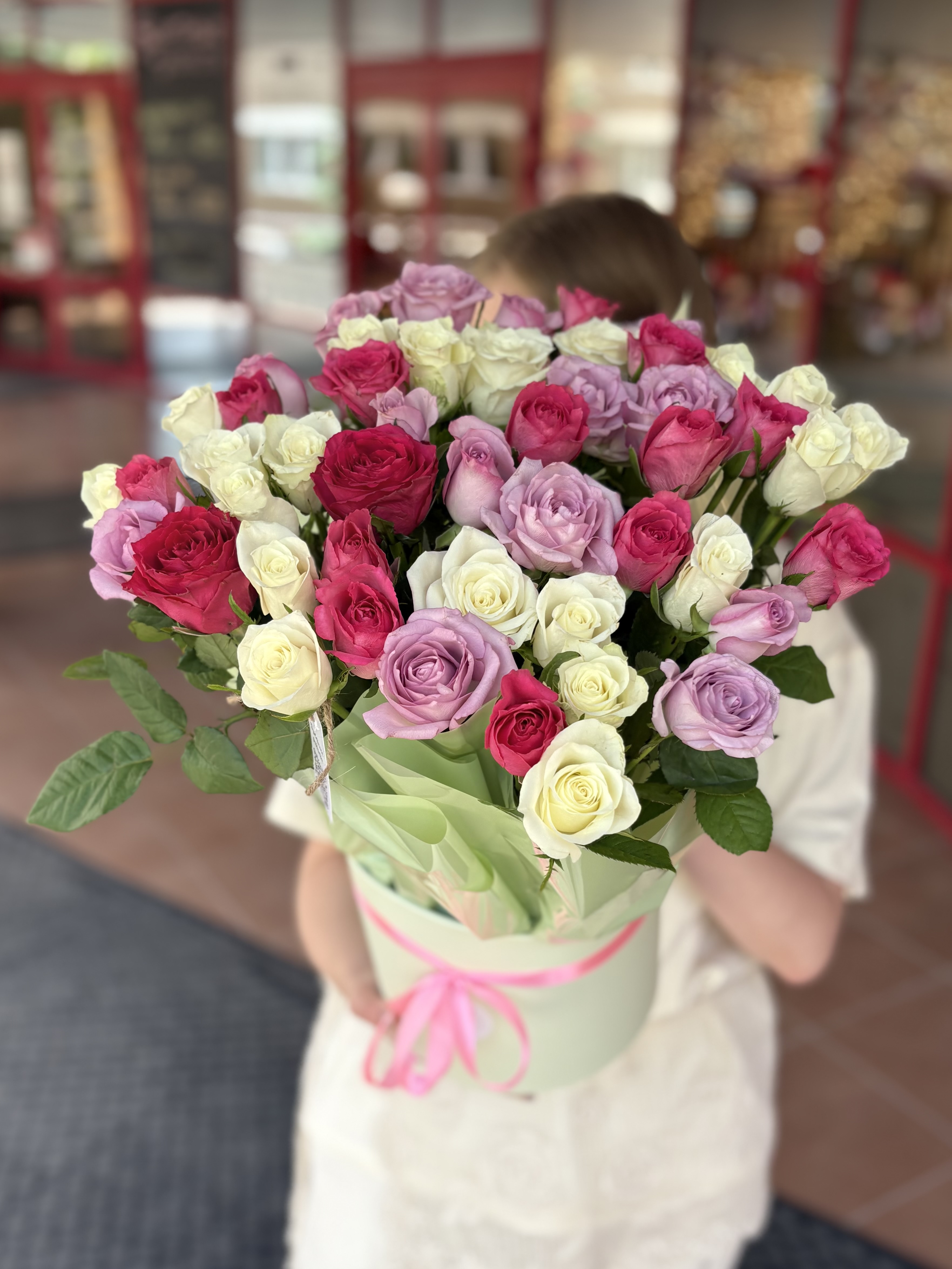 51 роза в коробке