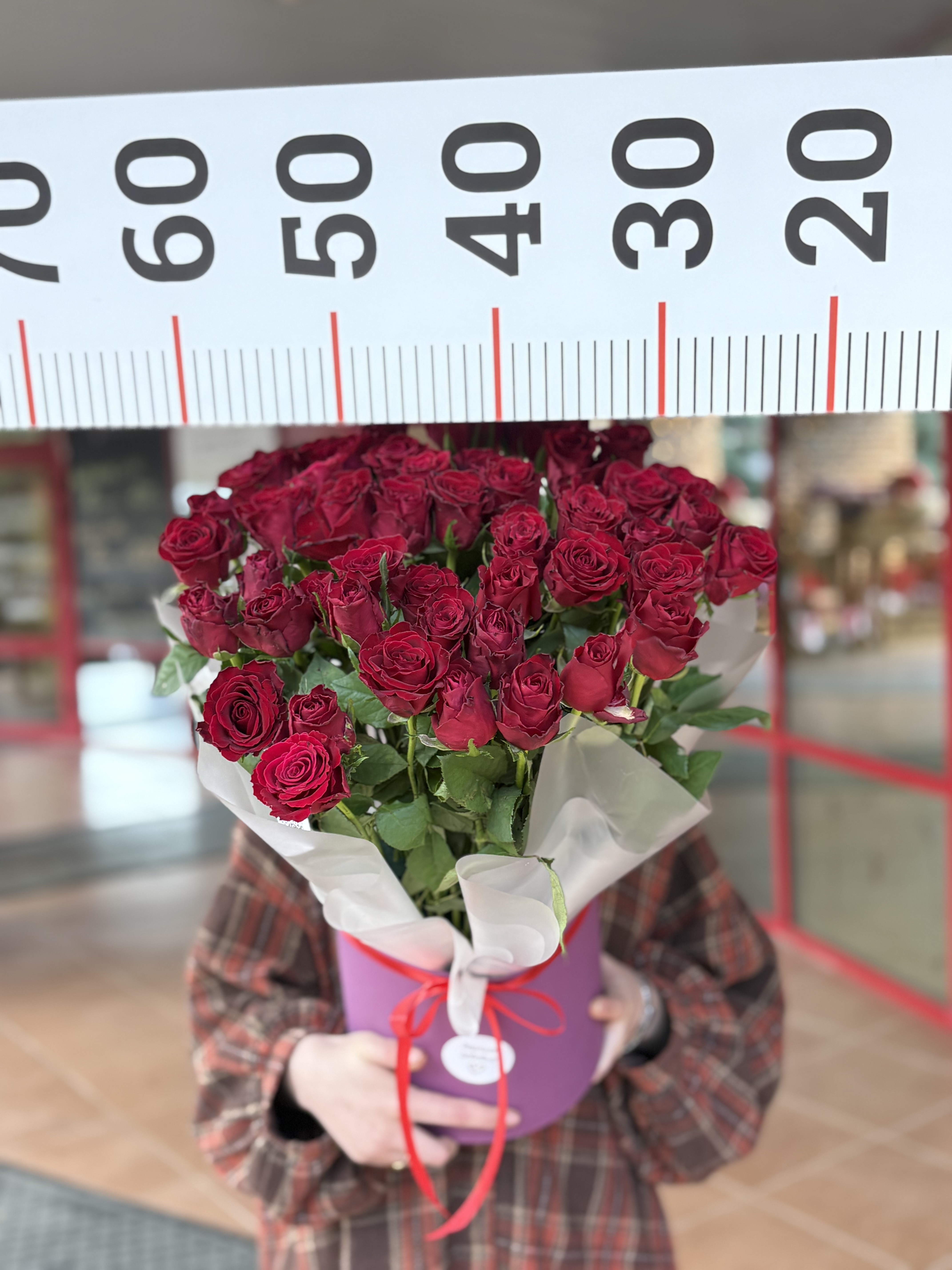 51 роза в коробке