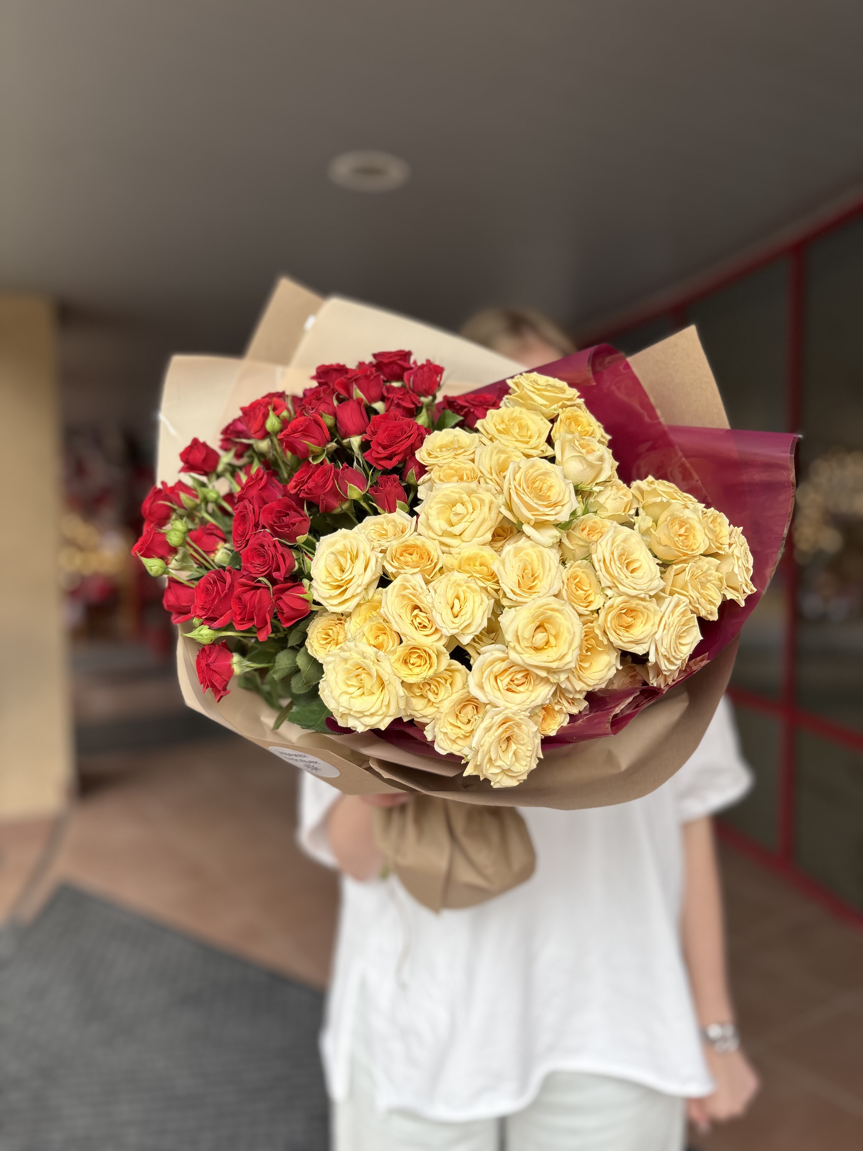 Букет кустовых роз