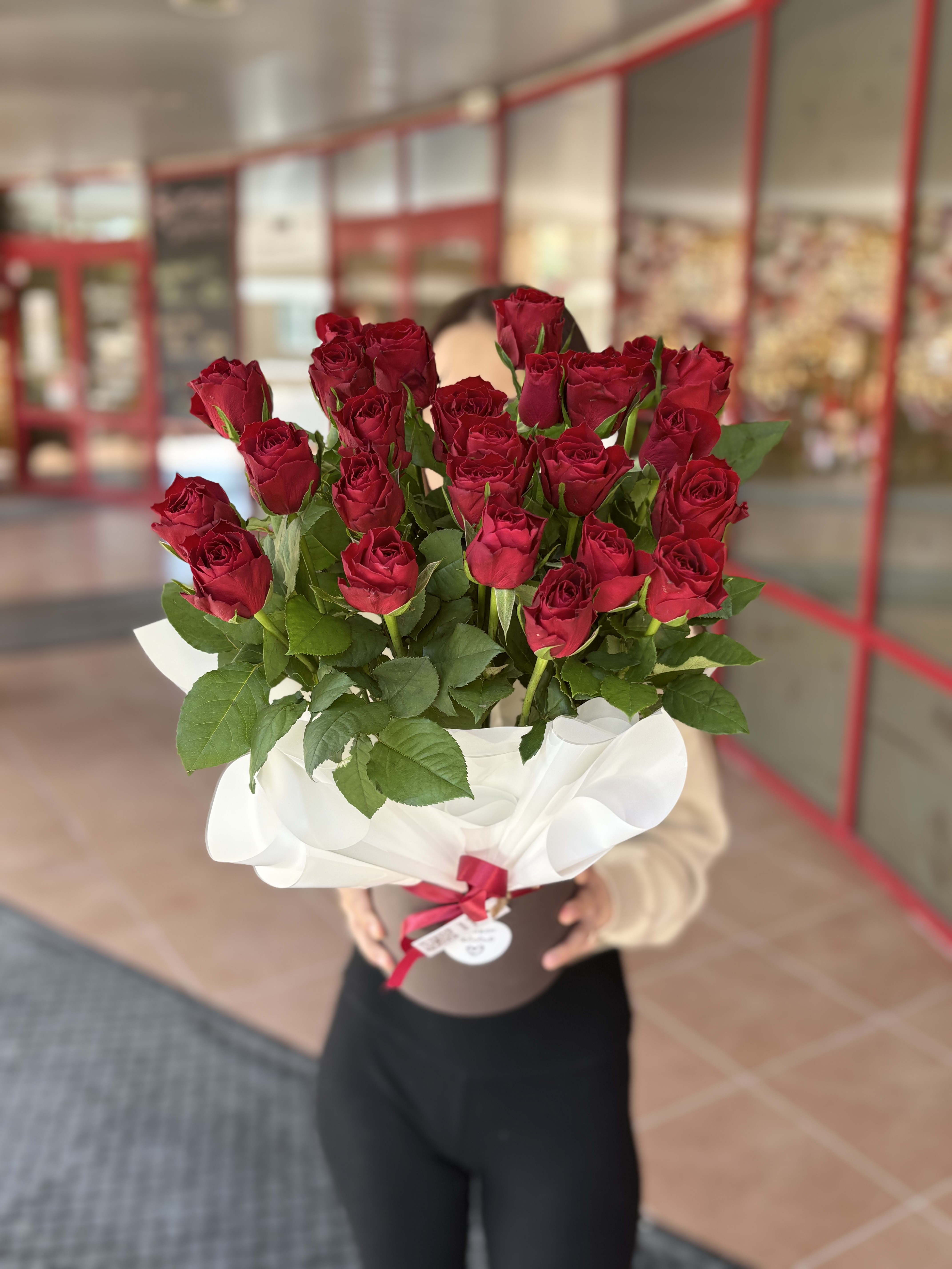 25 роз в коробке