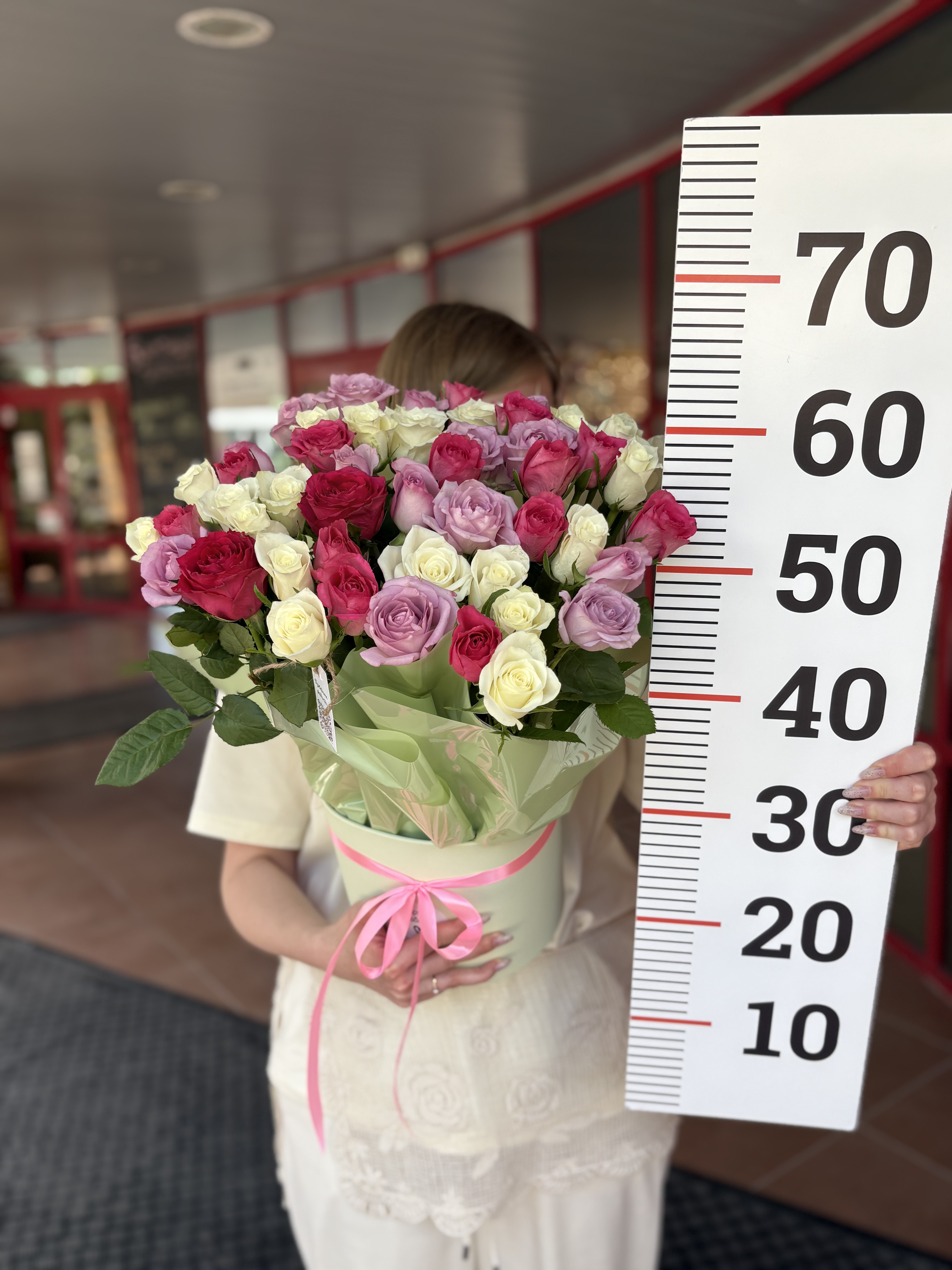 51 роза в коробке