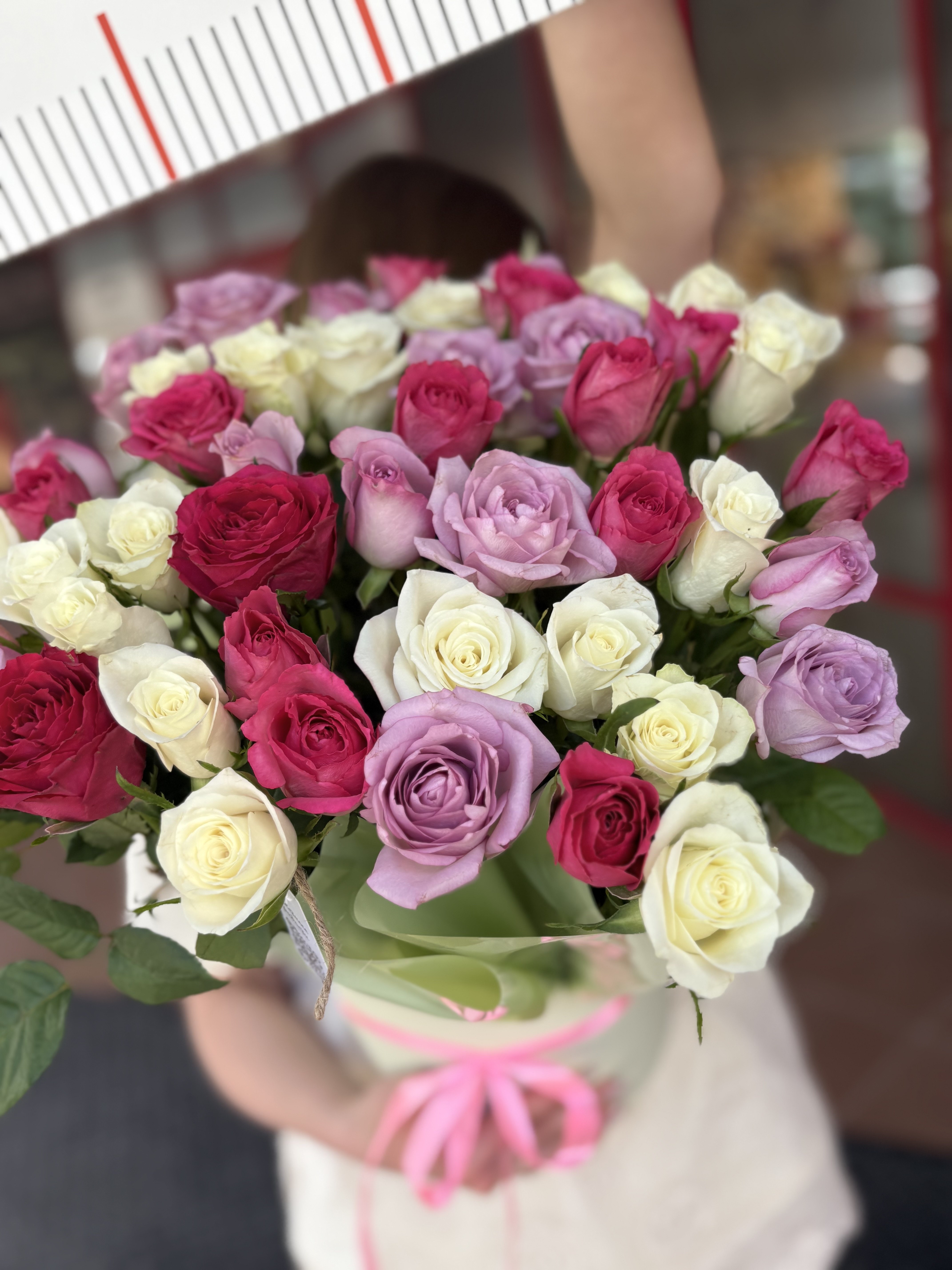 51 роза в коробке