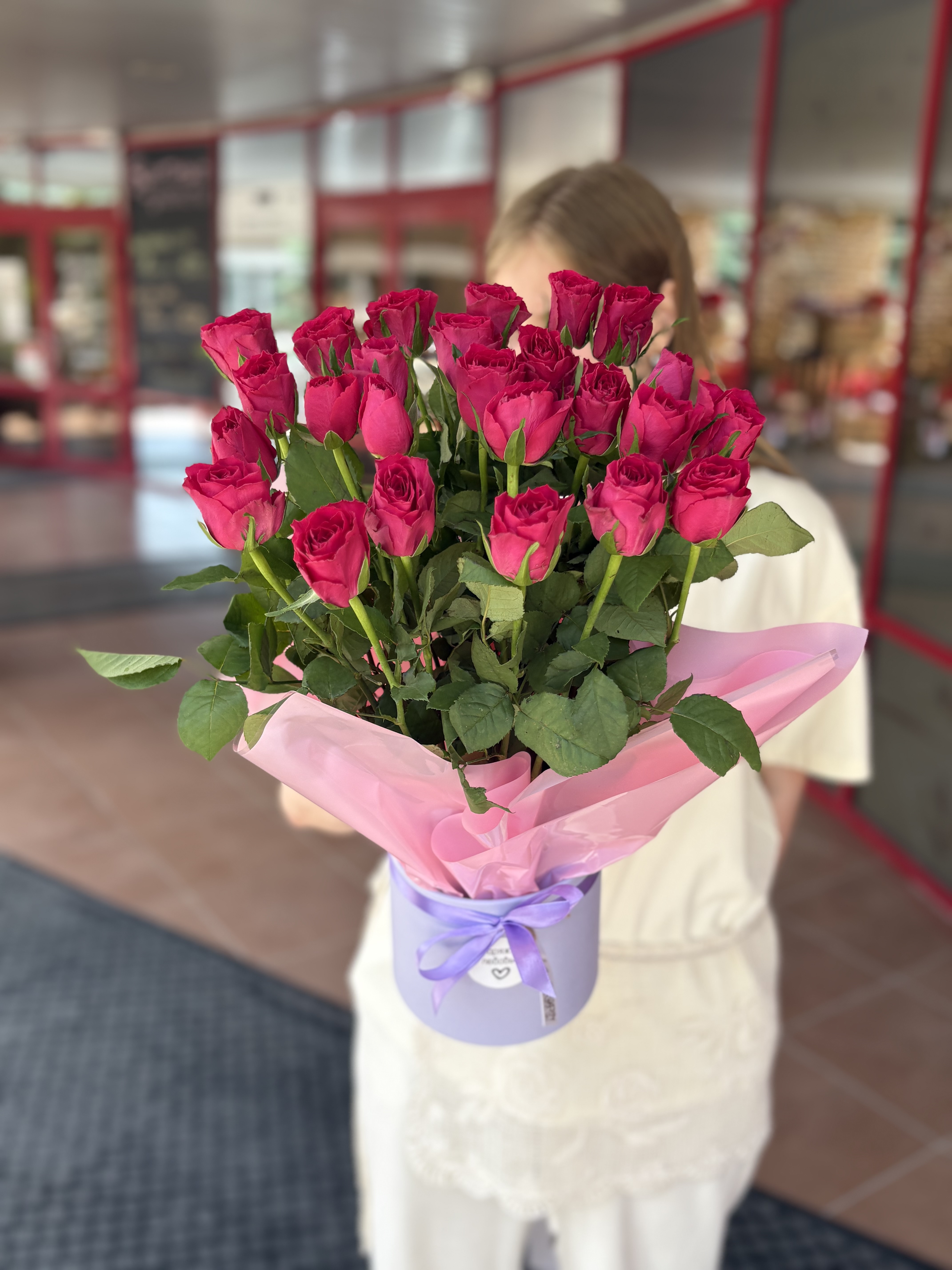 25 роз в коробке