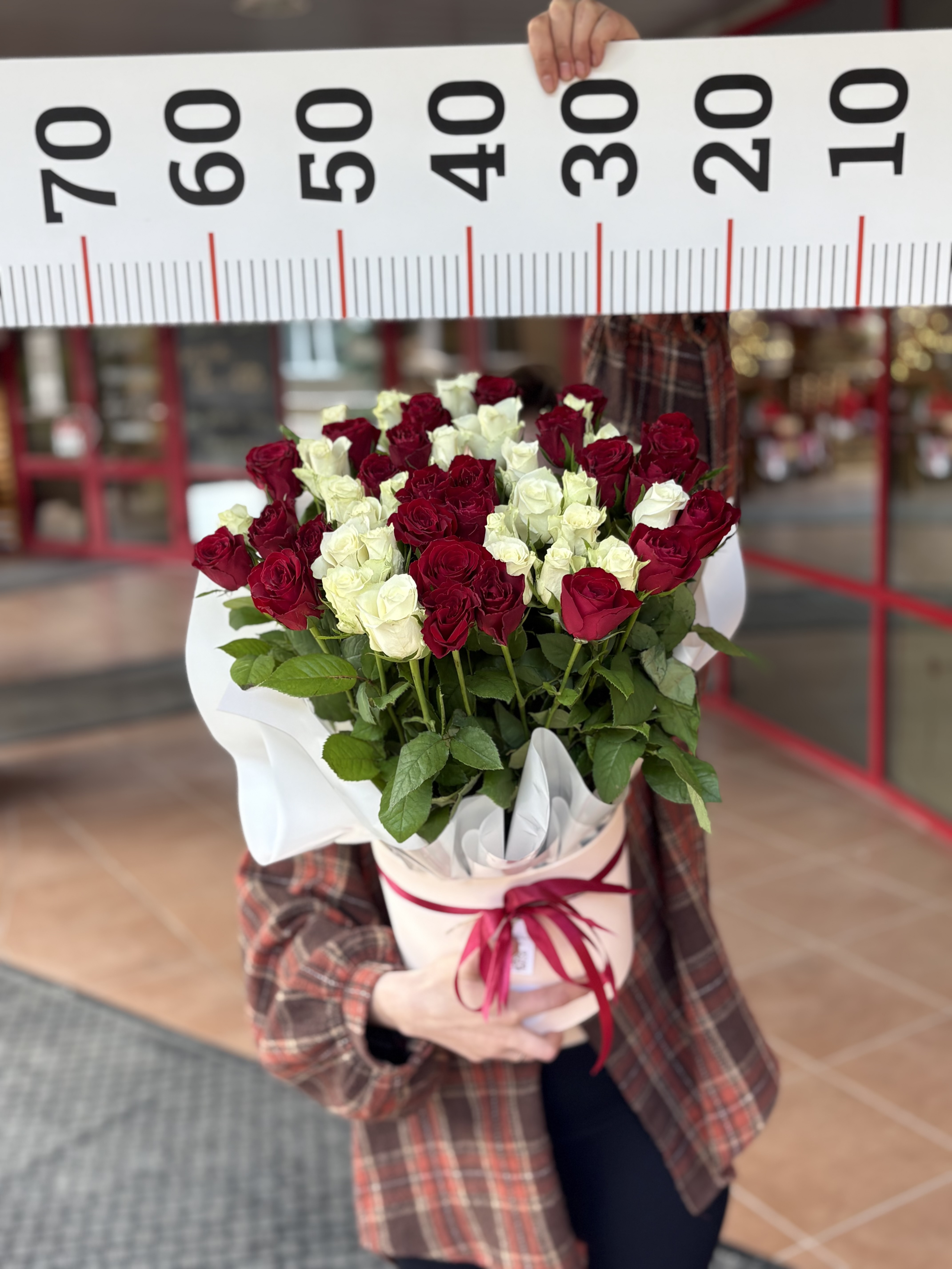 51 роза в коробке