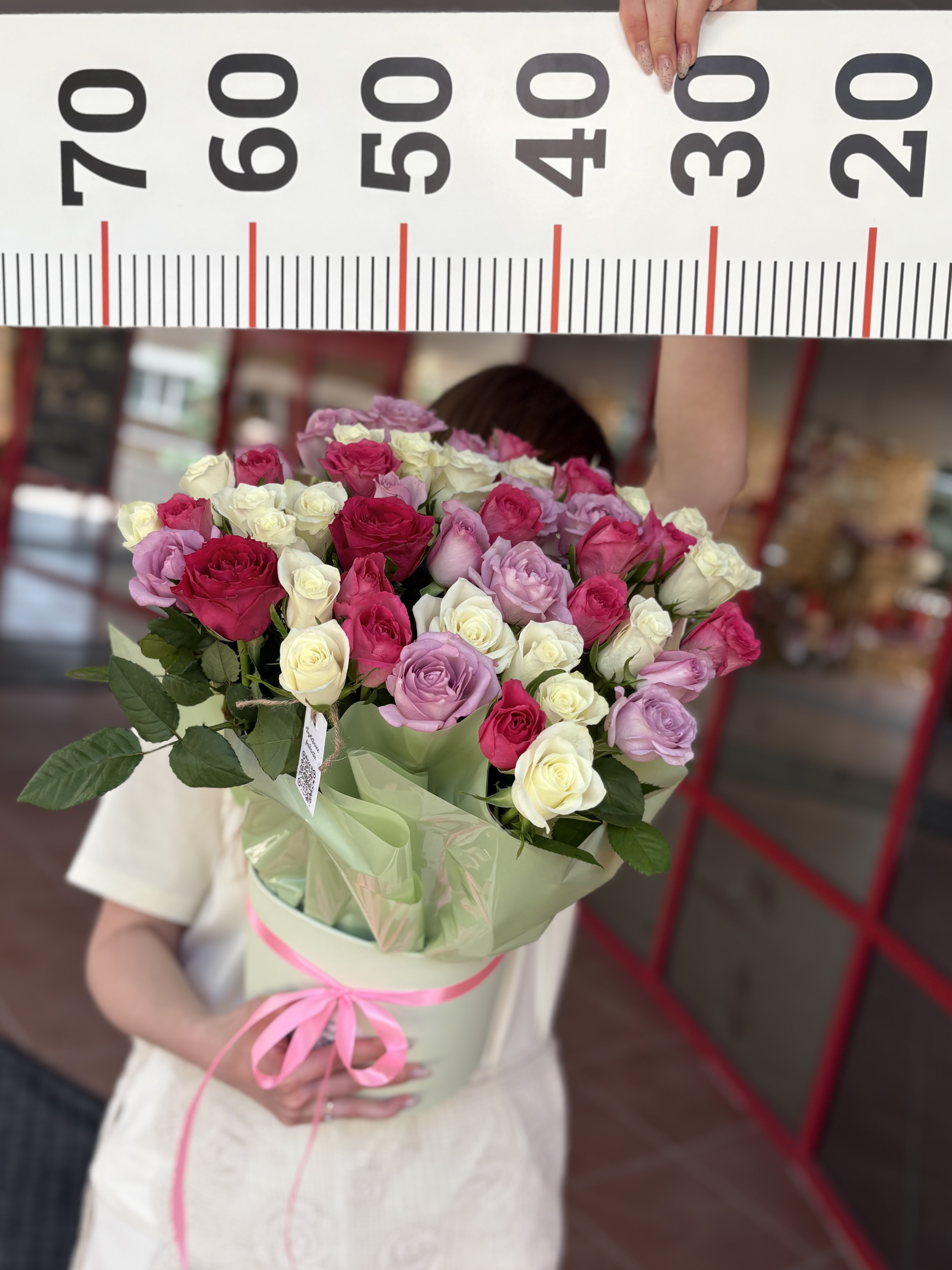 51 роза в коробке