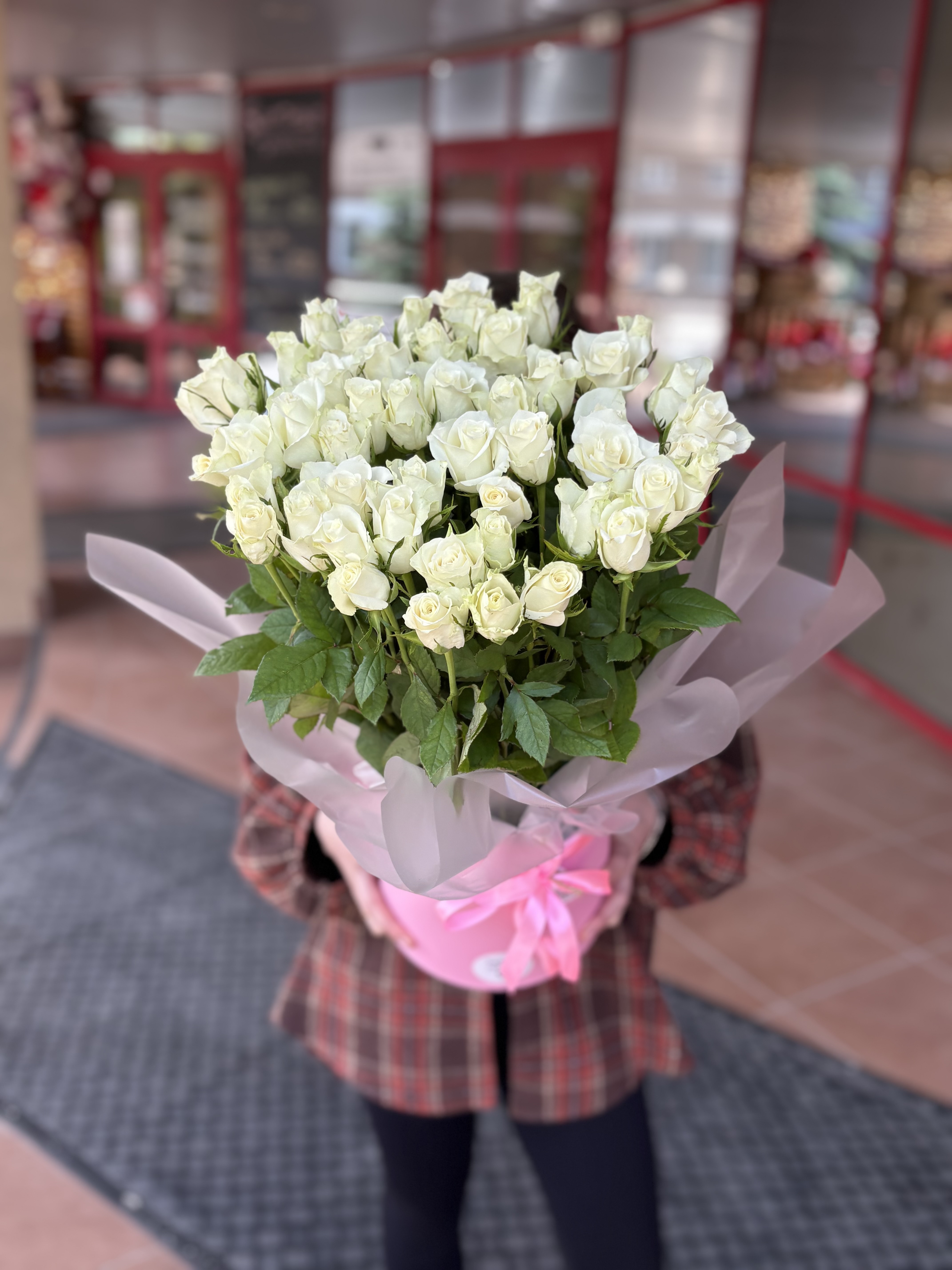 51 роза  в коробке