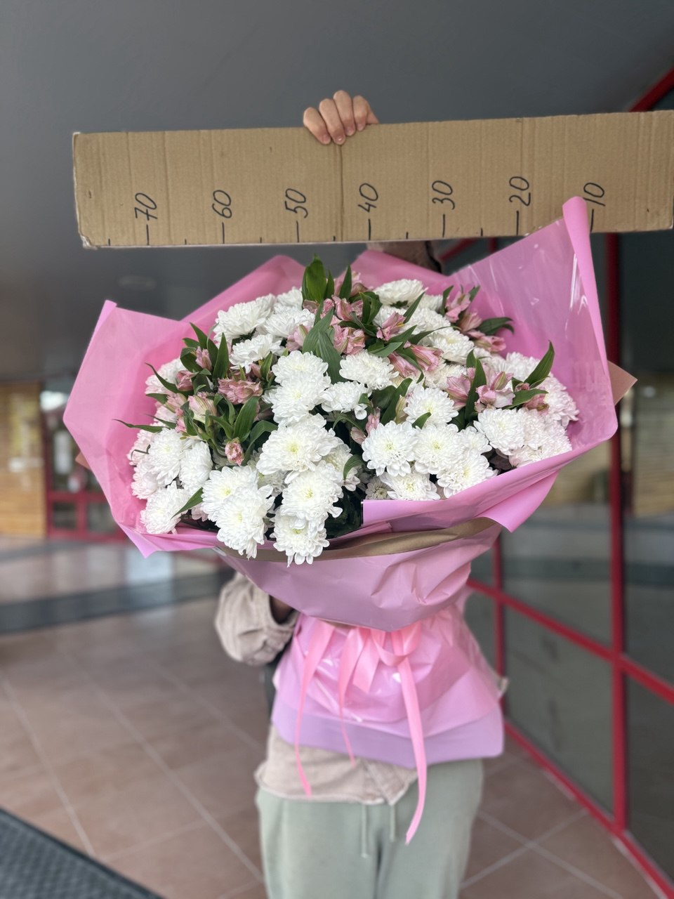 Букет хризантем с альстромерией