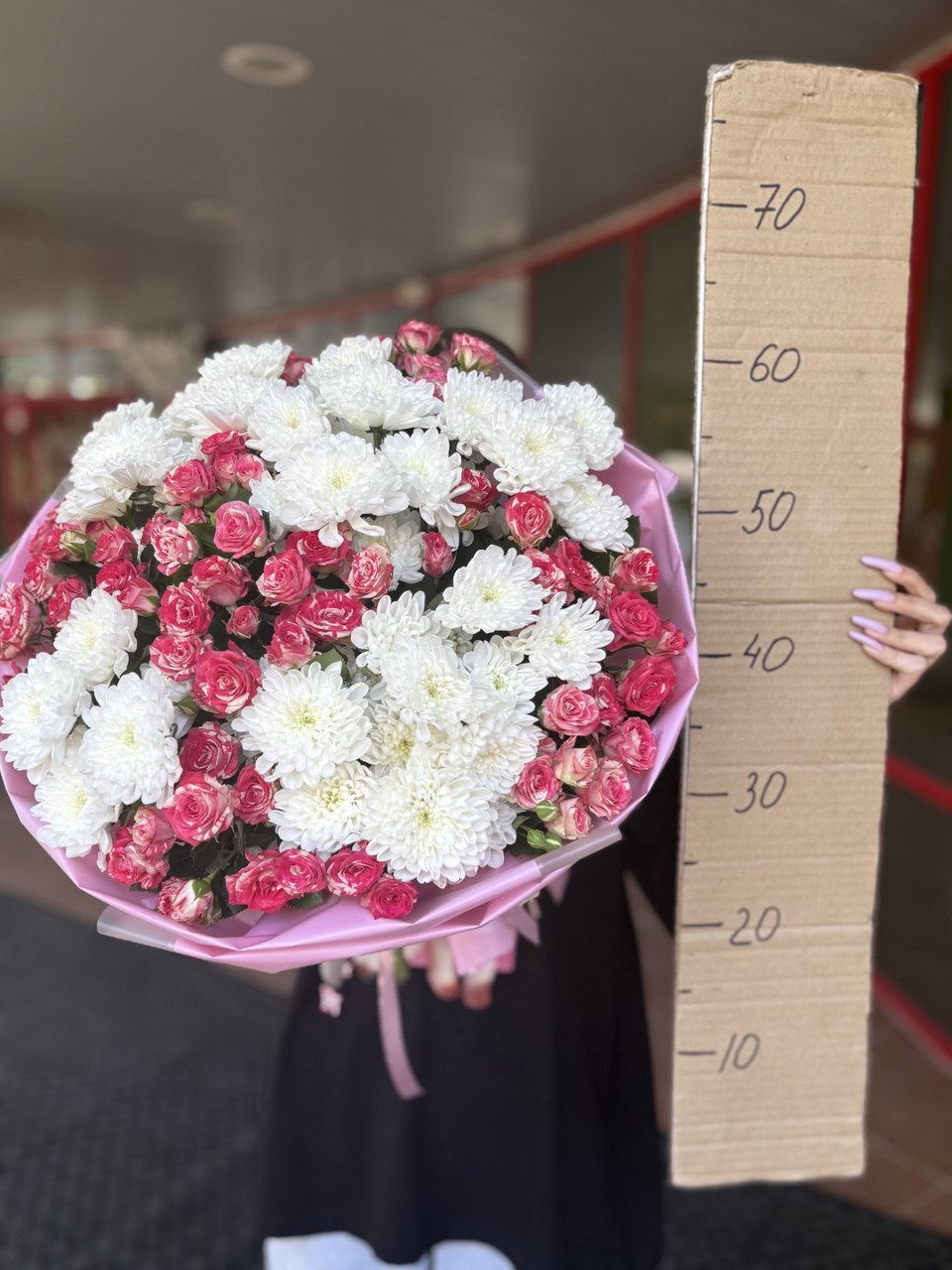 Букет хризантем с кустовой розой